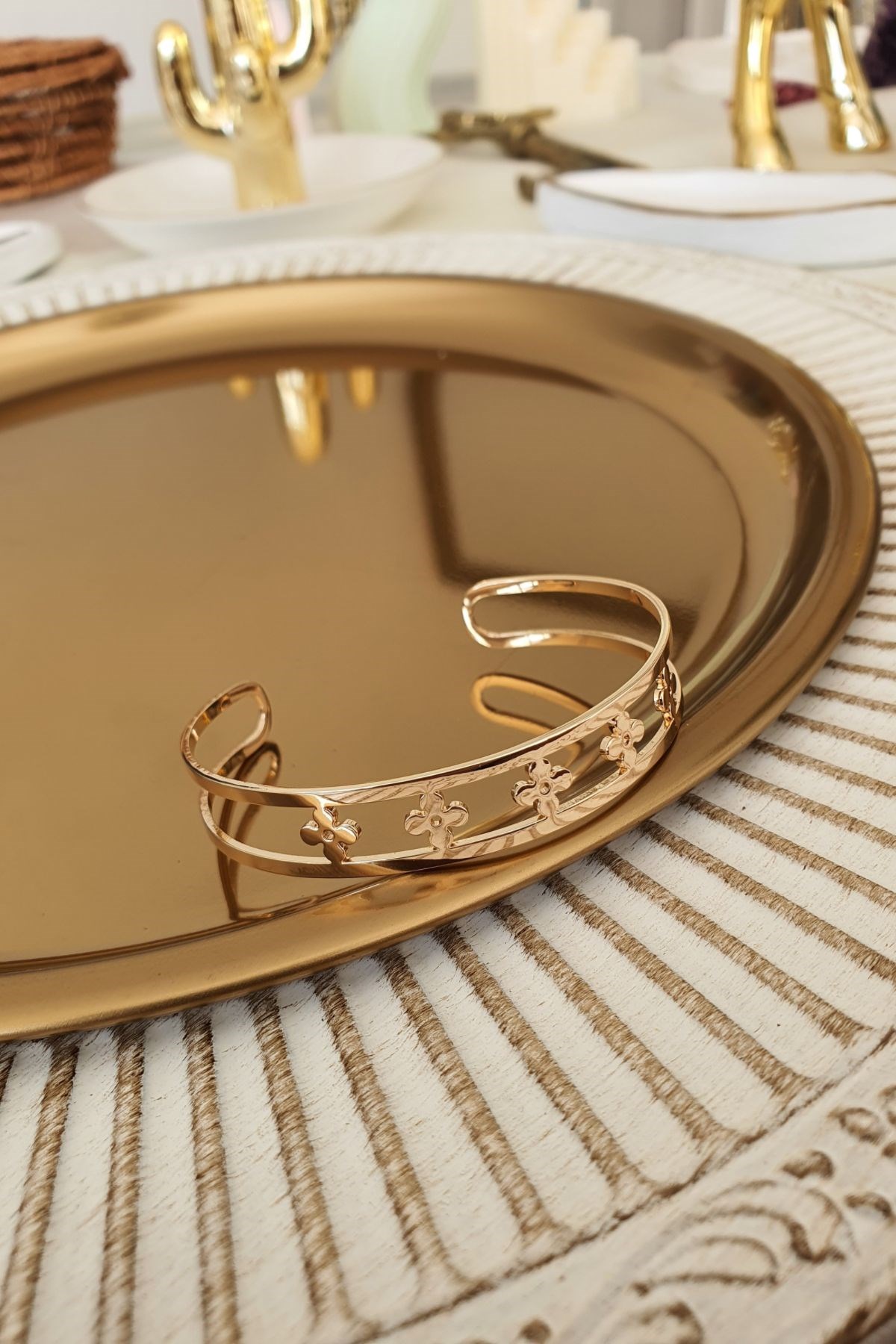 Yonca Model Altı Açık Kelepçe Gold