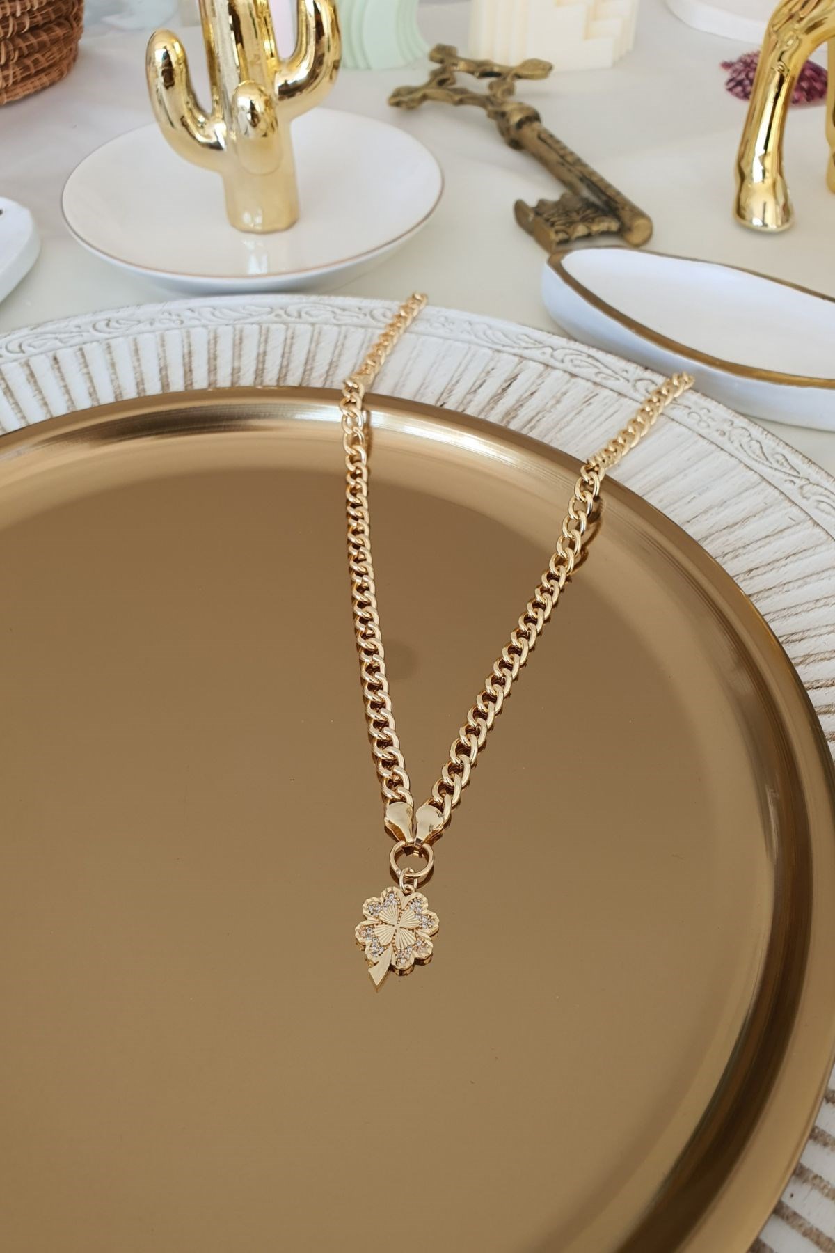 Yonca Model Zincir Kolye Gold