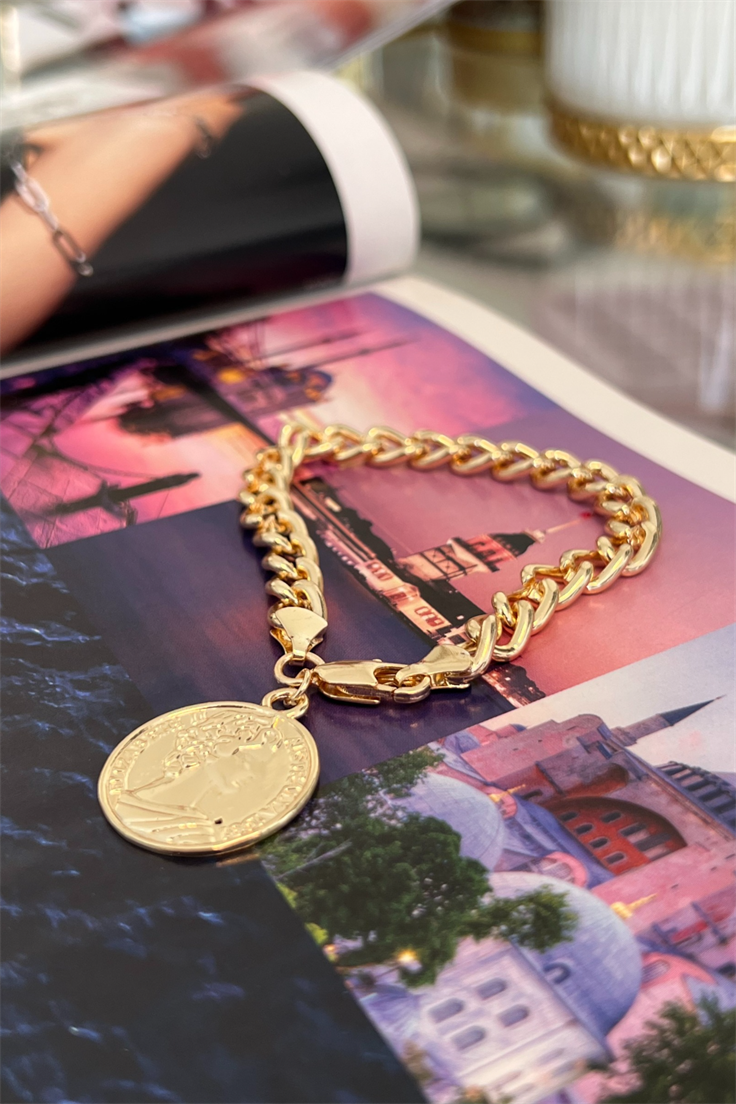 Zincir Model Madalyon Sallantılı Önden Kilitli Bileklik Gold
