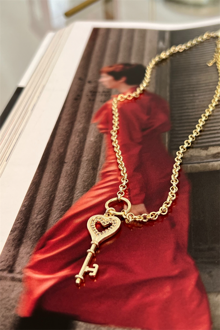Zirkon Taşlı Anahtar Kolye Gold