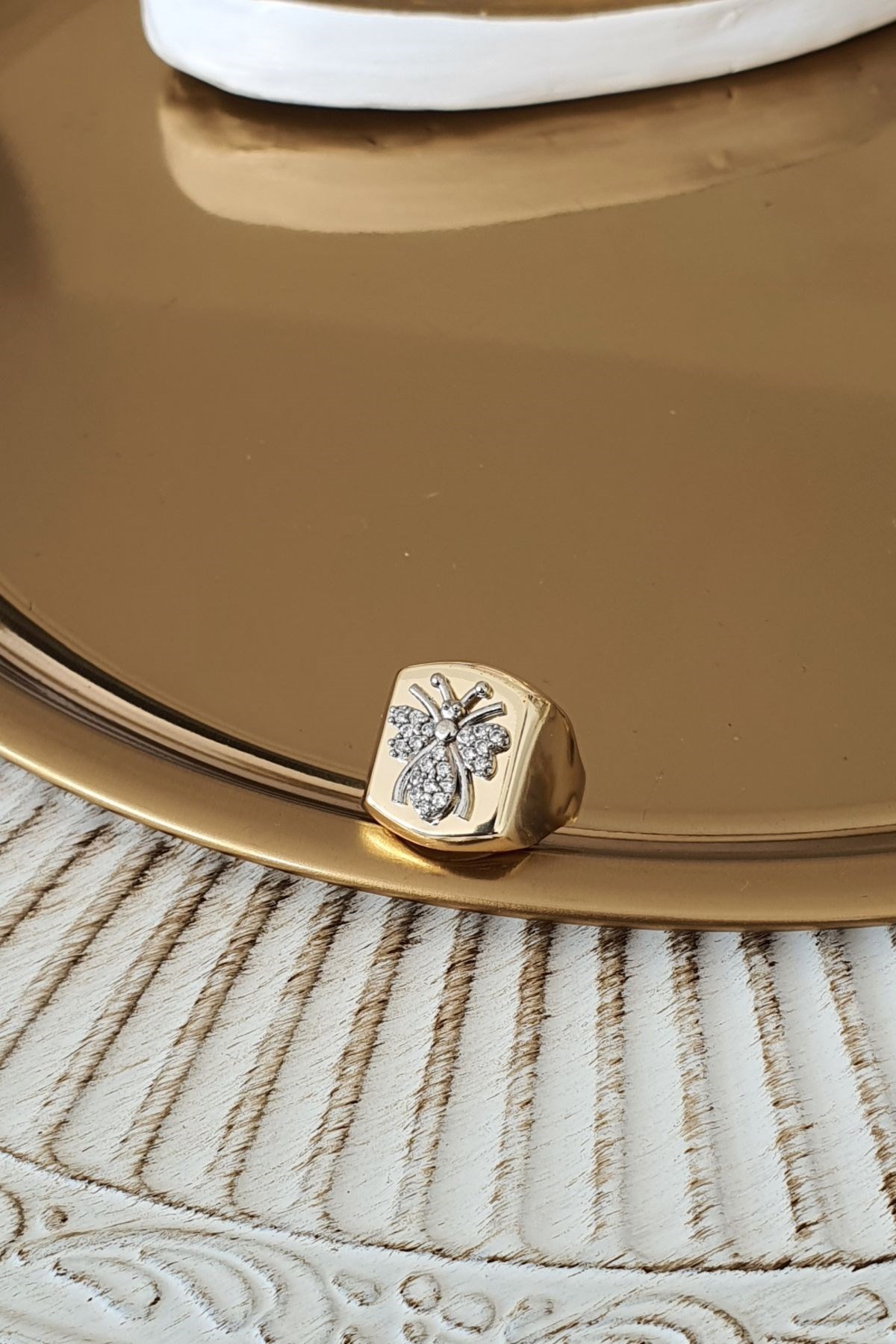 Zirkon Taşlı Arı Model Yüzük Gold