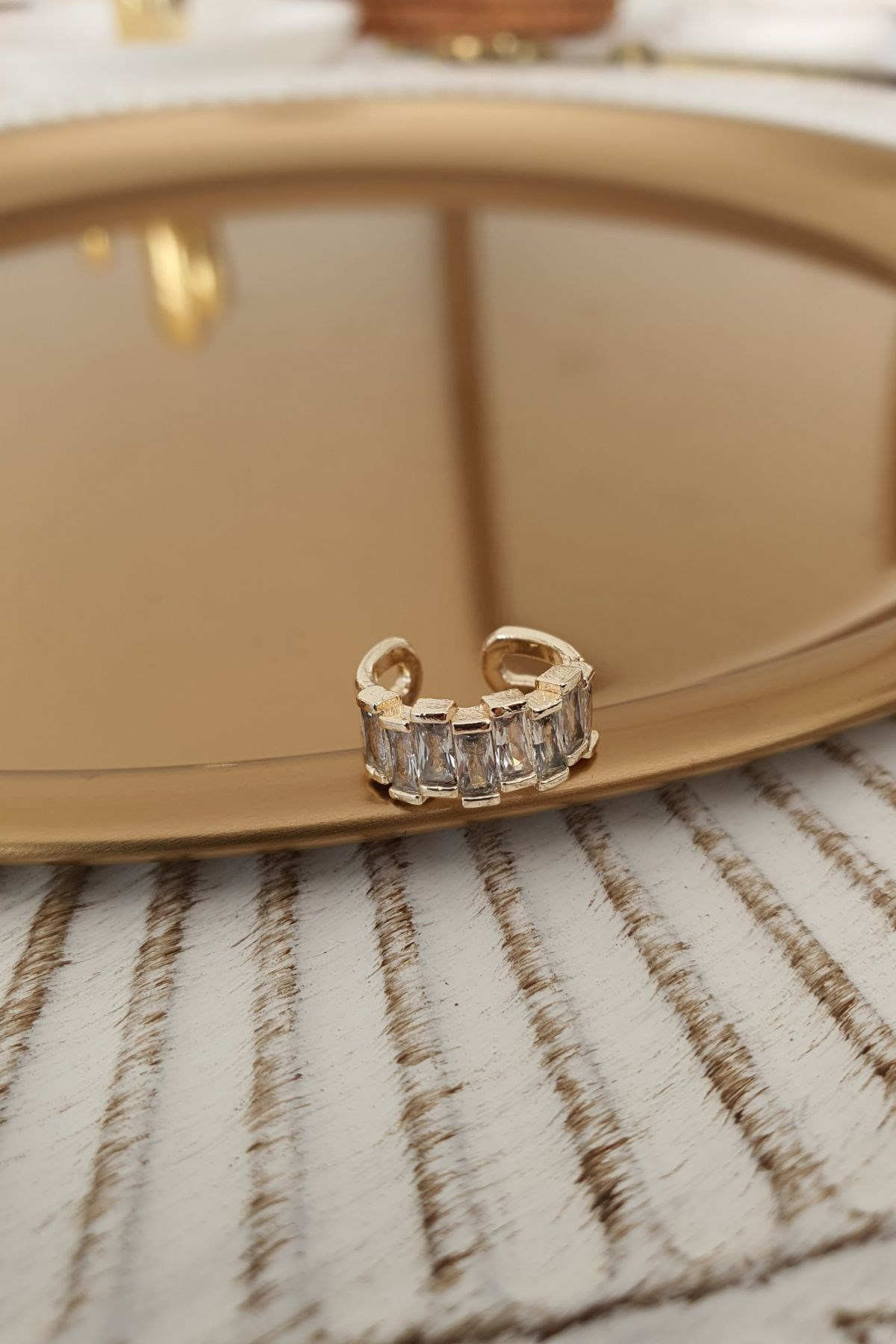 Zirkon Taşlı Baget Model Kıkırdak Küpe Gold,