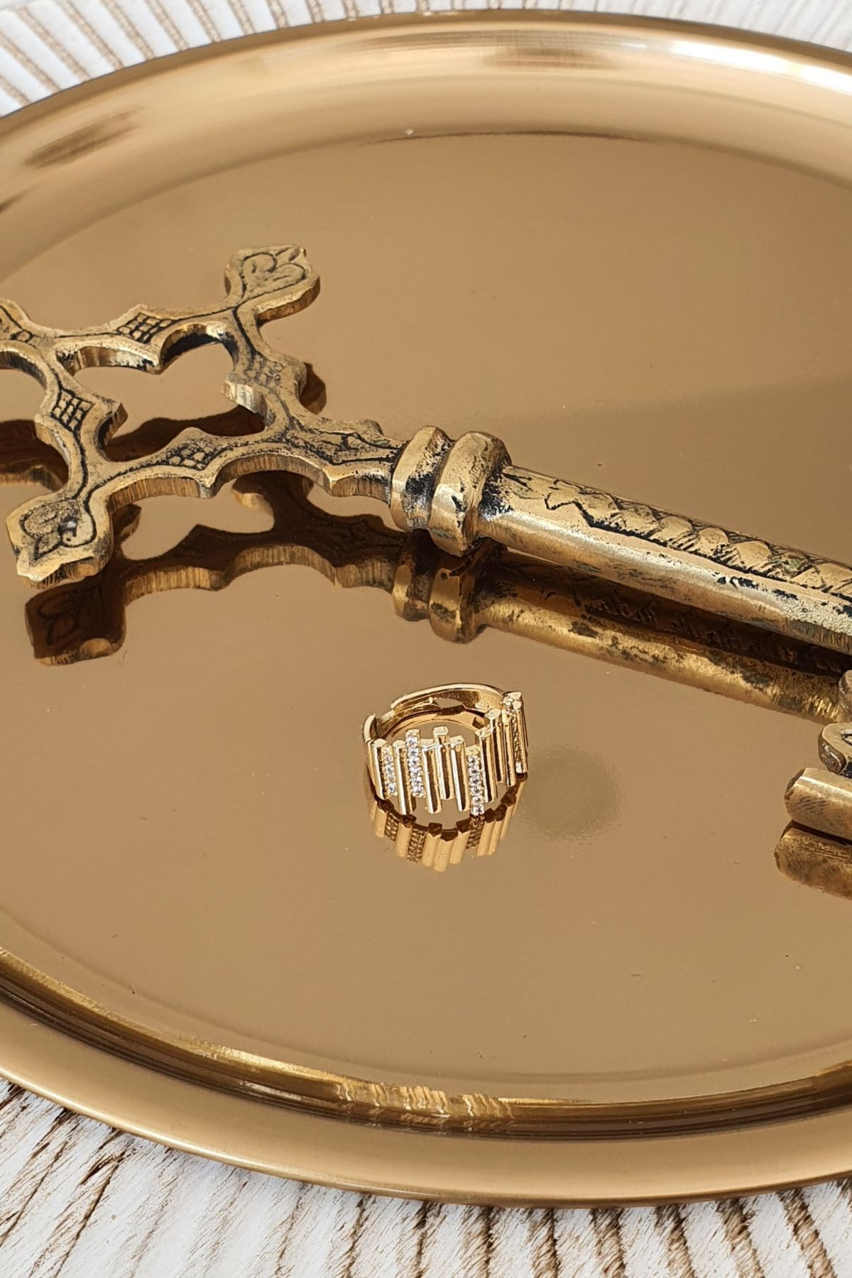 Zirkon Taşlı Çubuk Model Yüzük Gold