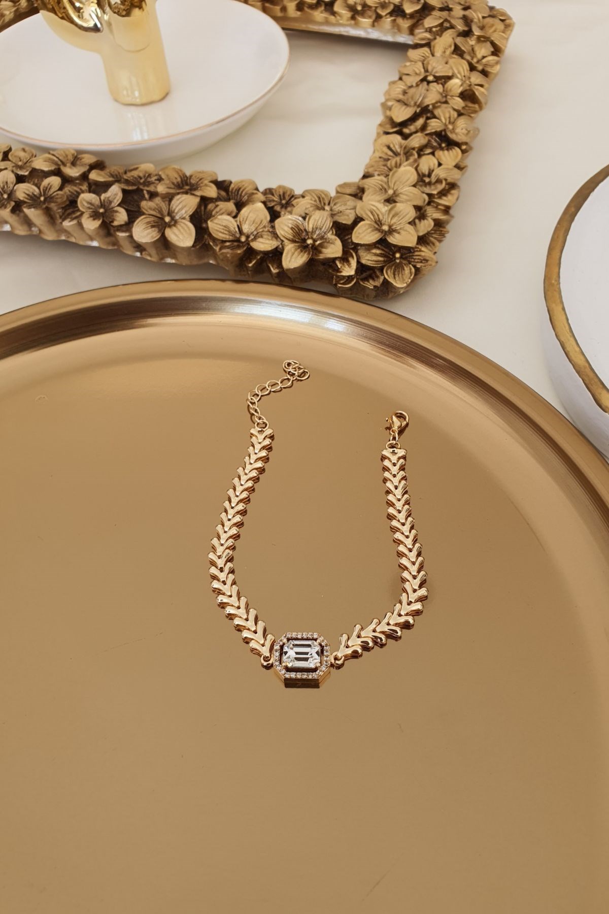 Zirkon Taşlı Kare Model Balık Sırtı Bileklik Gold