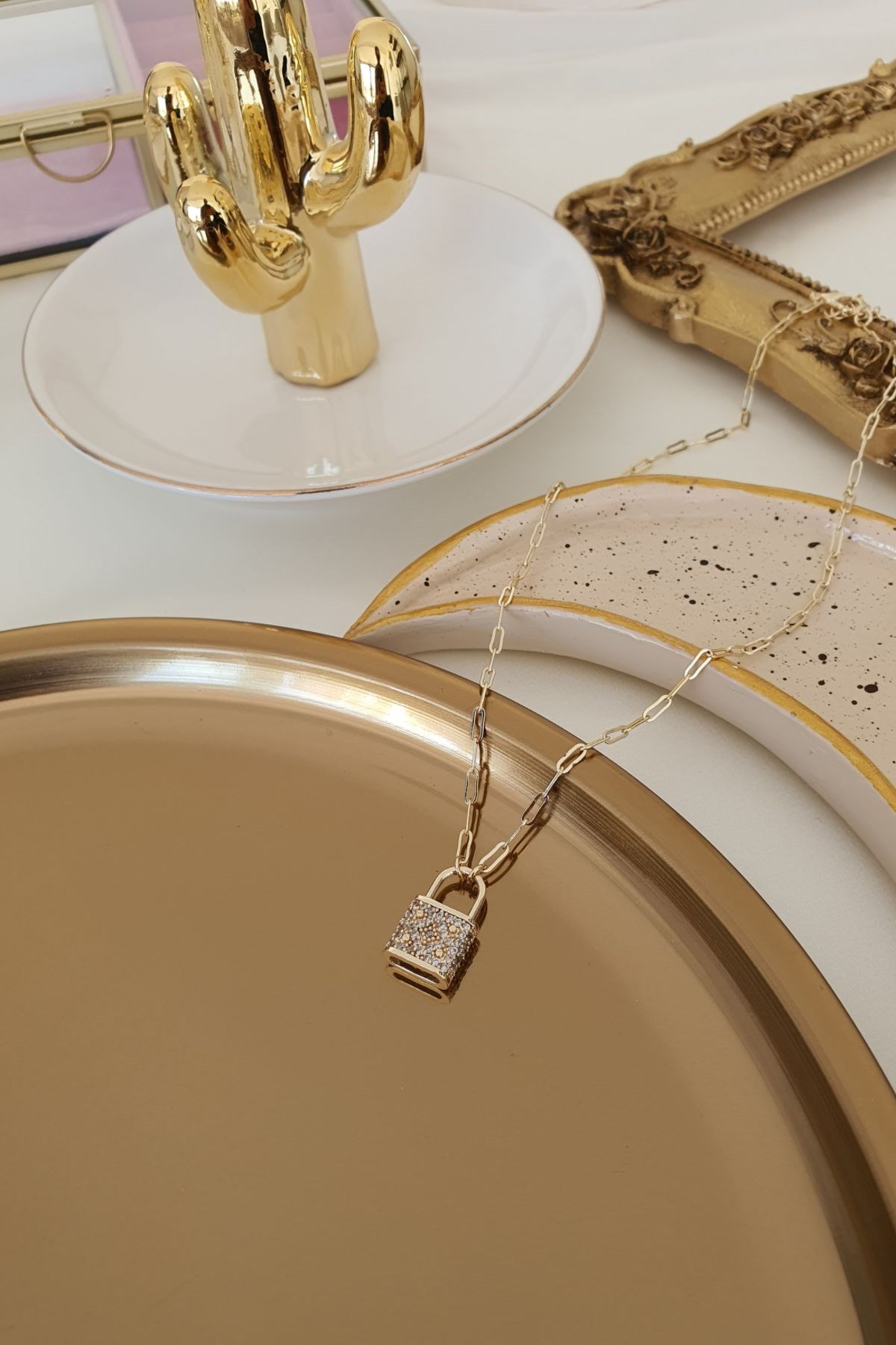 Zirkon Taşlı Kilit Kolye Gold