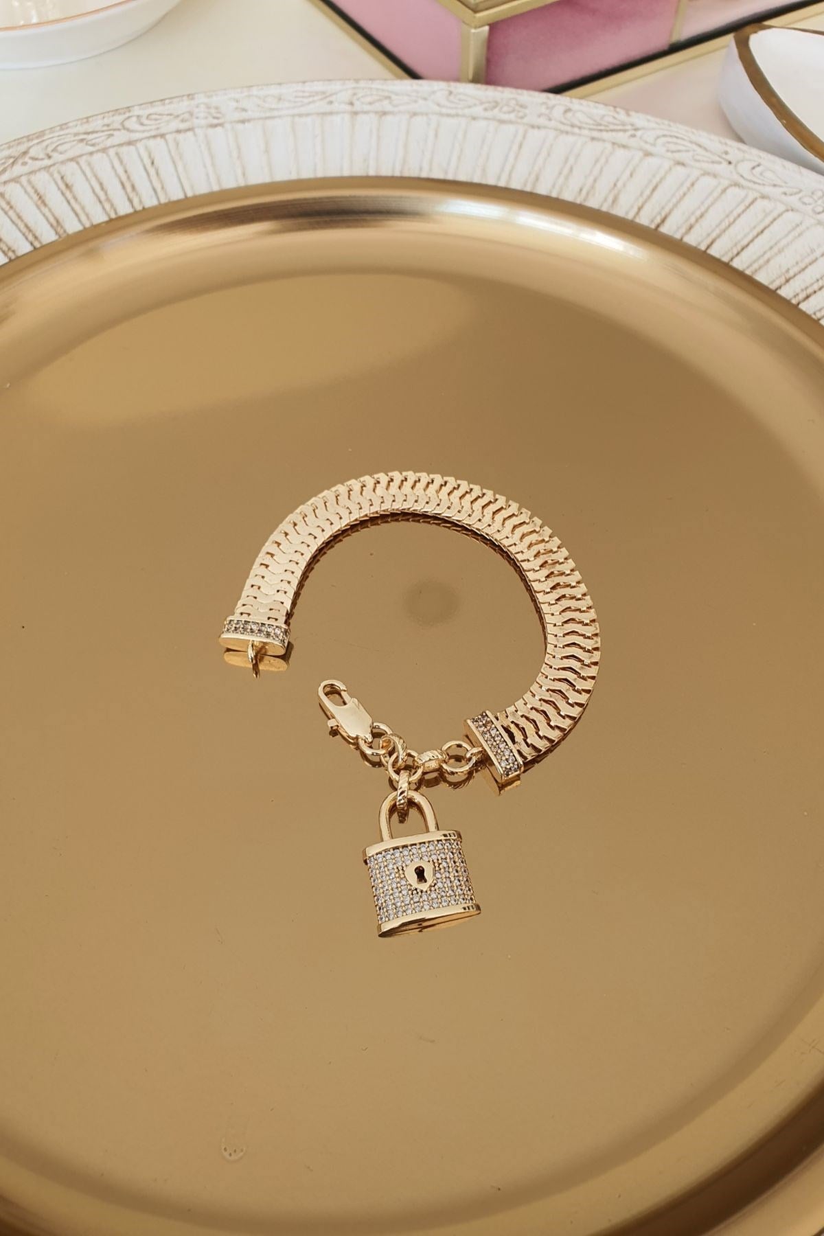Zirkon Taşlı Kilit Model Ezme Zincirli Önden Kilitli Bileklik Gold