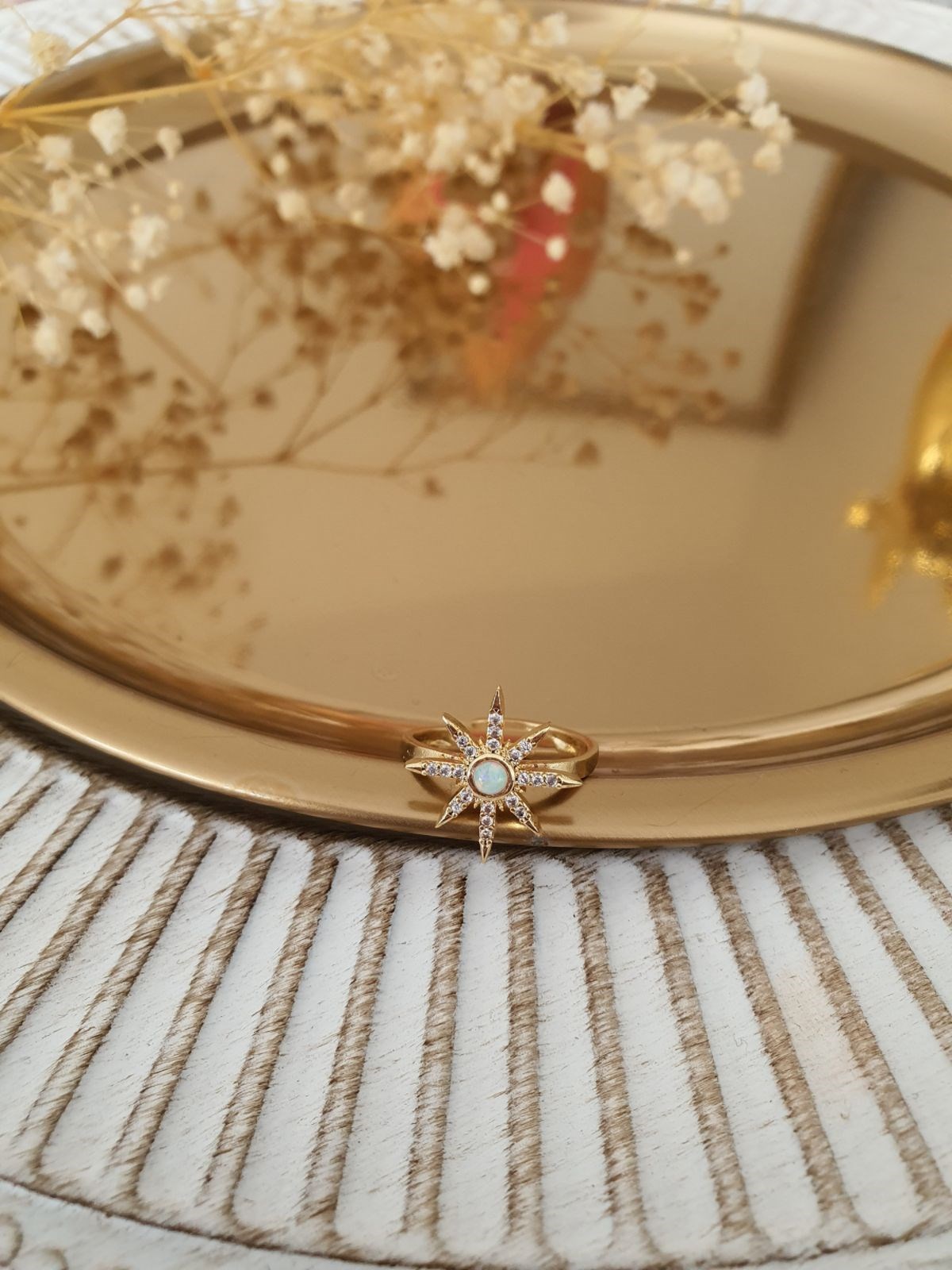 Zirkon Taşlı Kutup Model Opal Taşlı Yüzük Gold