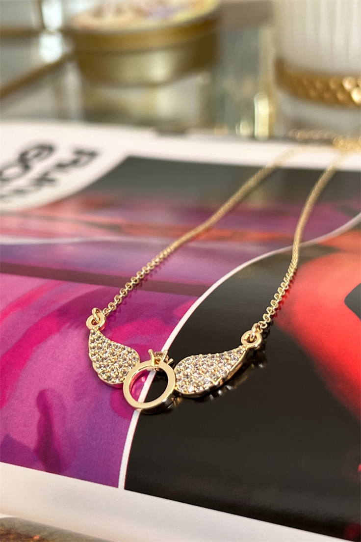 Zirkon Taşlı Melek Kanatlı Tektaş Model Kolye Gold