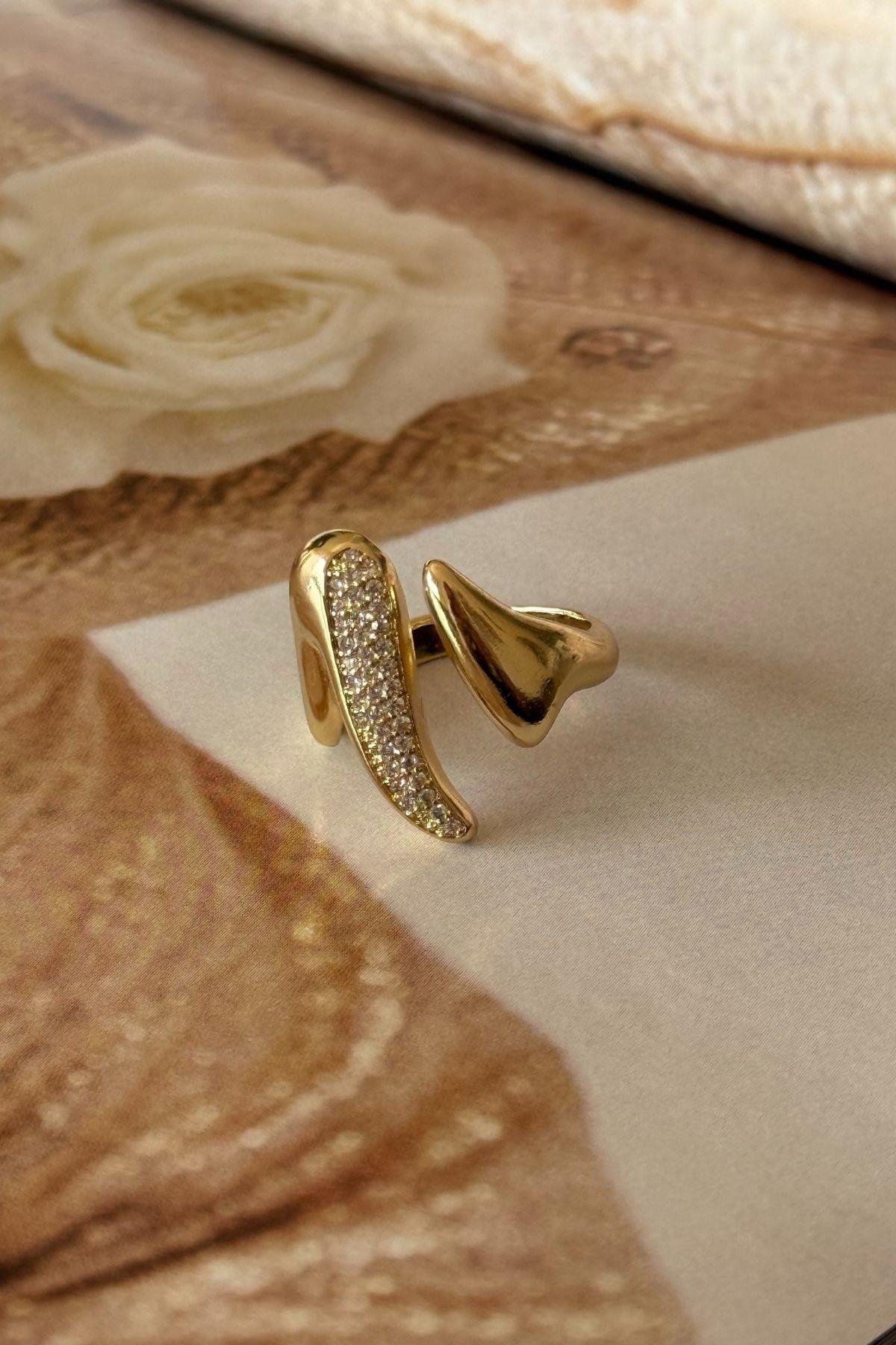 Zirkon Taşlı Önden Ayarlı Yüzük