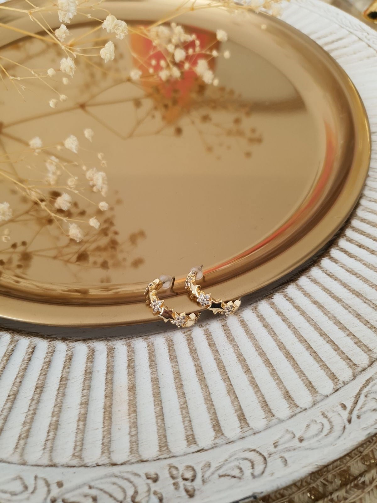 Zirkon Taşlı Yıldız Model Halka Küpe Gold