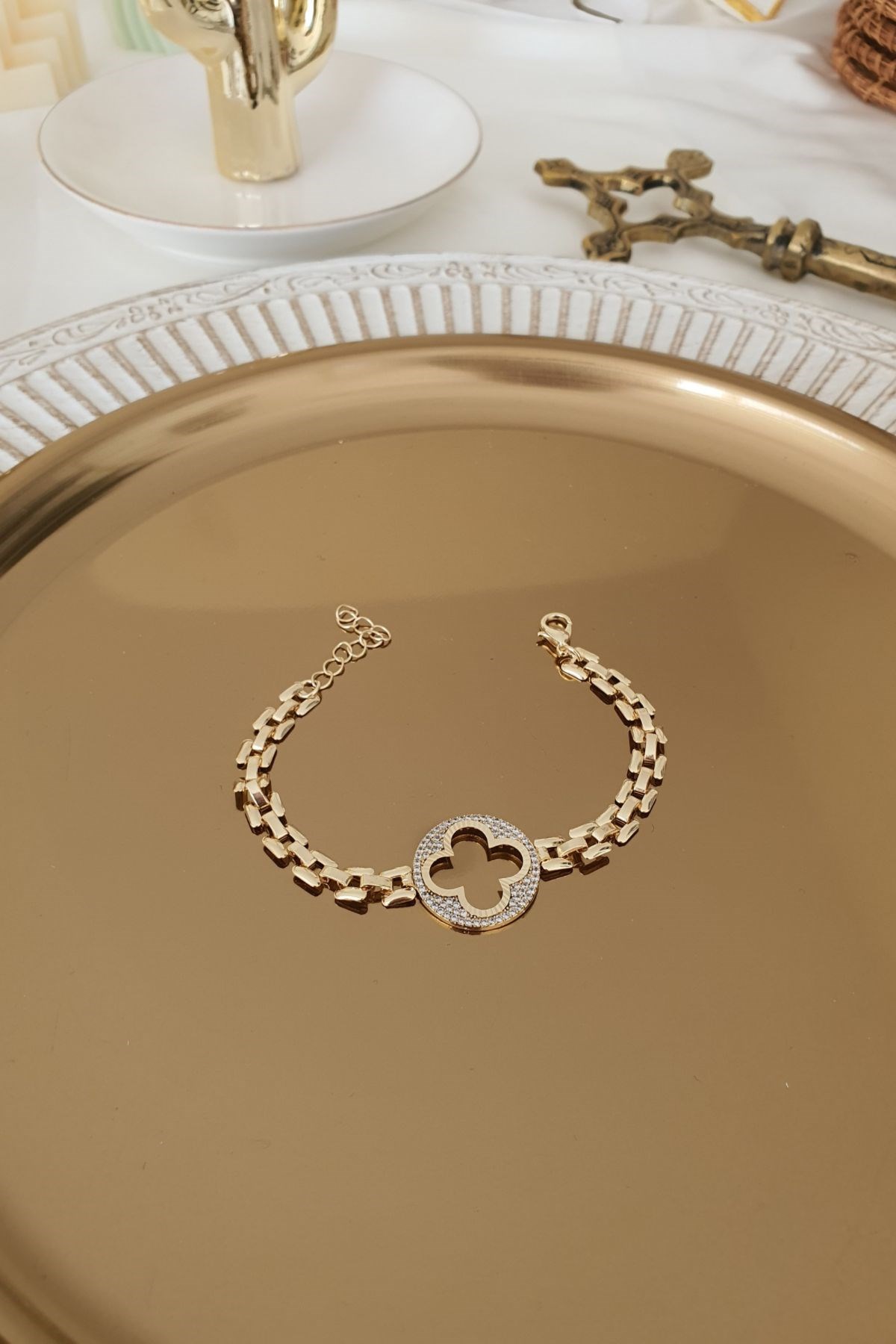 Zirkon Taşlı Yonca Model Ezme Zincir Bileklik Gold