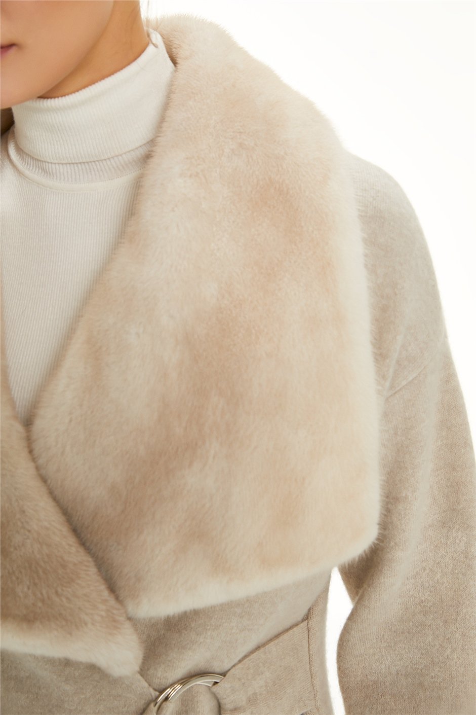 Shaky Women's Knitted Coat with Mink trimming