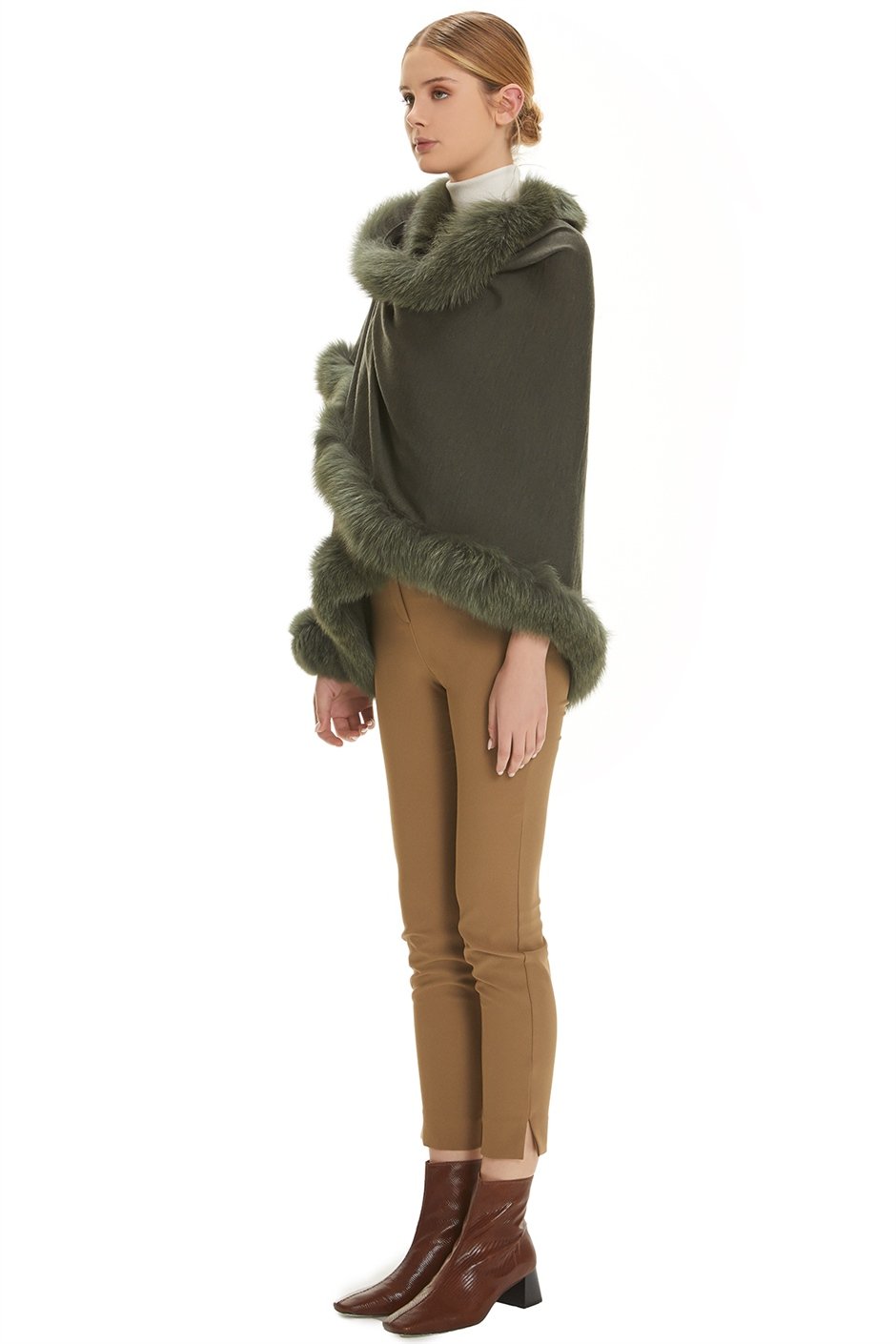 Shaky Women's Knitted Scarf with Fox trimming