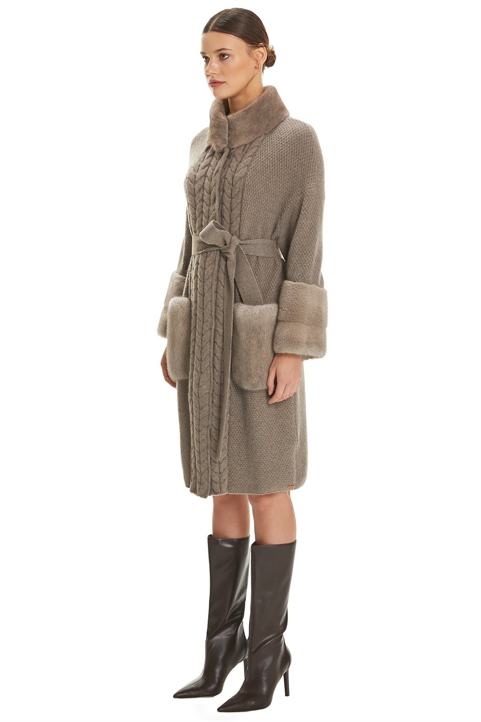 Shaky Women's Knitted Short Coat with Mink trimming