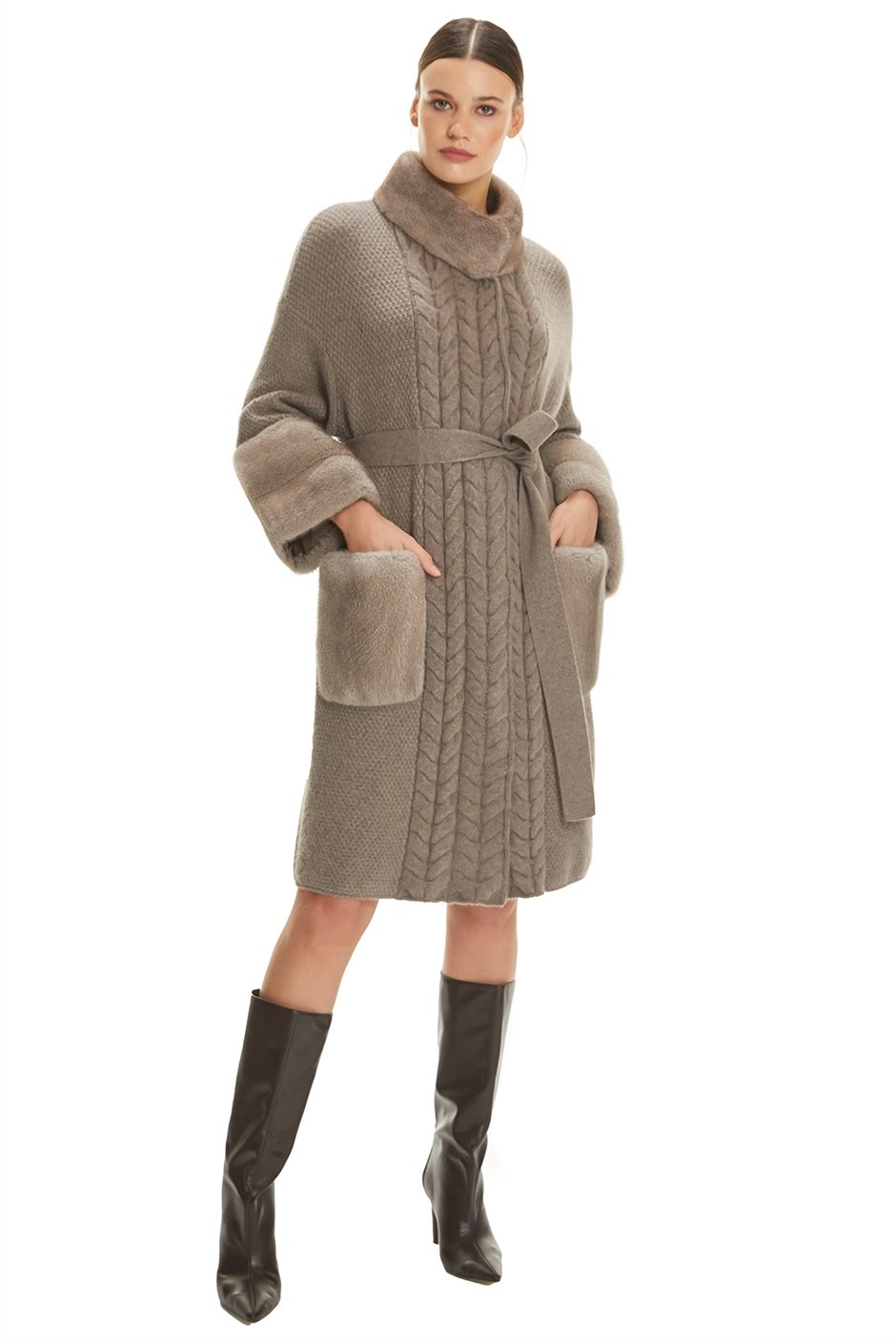 Shaky Women's Knitted Short Coat with Mink trimming