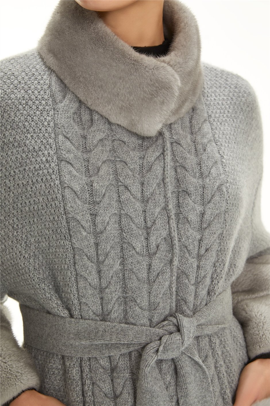 Shaky Women's Knitted Short Coat with Mink trimming