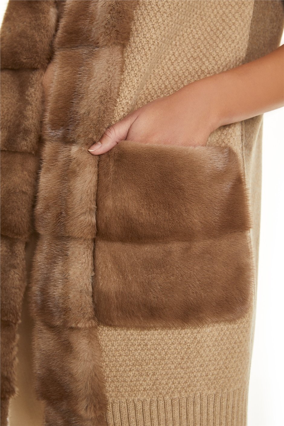 Shaky Women's Knitted Waistcoat with Mink trimming