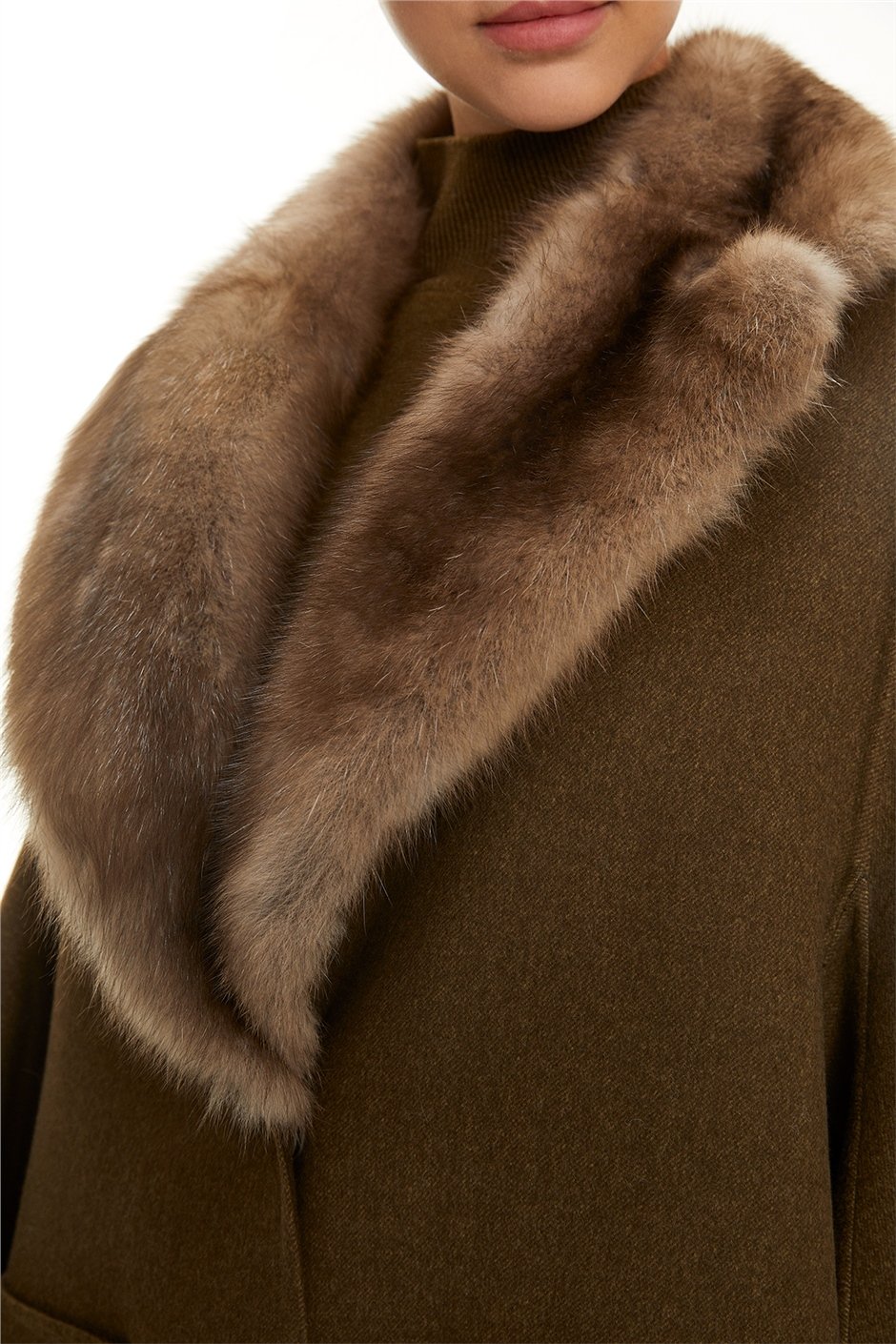 Shaky Women's Loro Piana 100% Wool Fabric Cape with Sable trimming