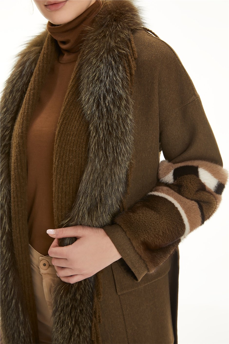 Shaky Women's Loro Piana 100% Wool Fabric Coat with Mink trimming