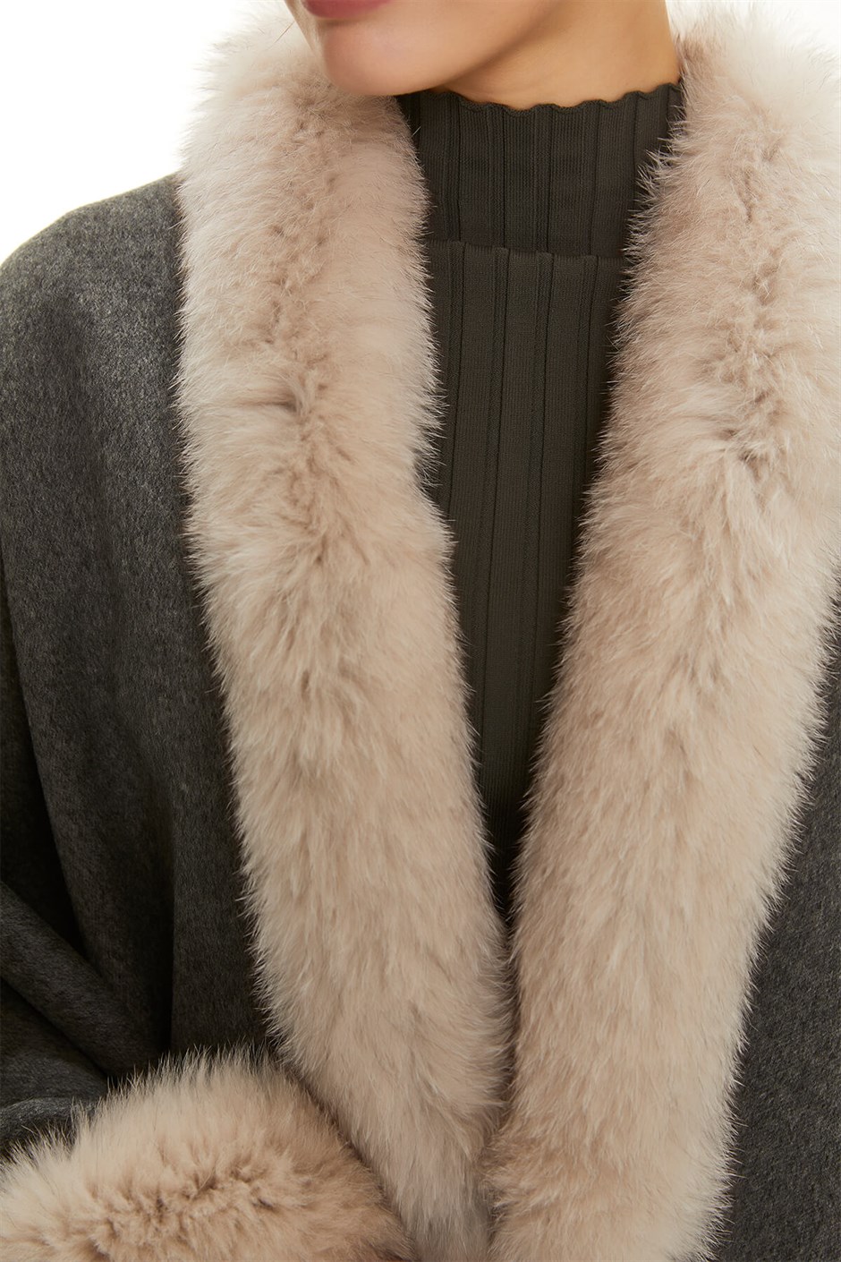 Shaky Women's Loro Piana 100% Wool Fabric Scarf with Fox trimming Beige/Grey