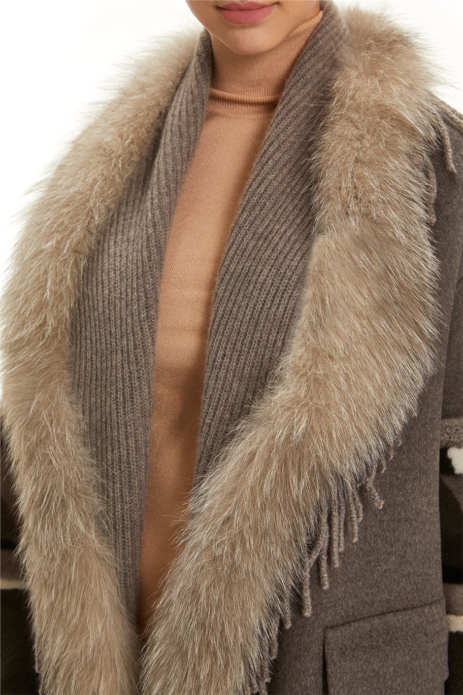 Shaky Women's Loro Piana 70% Wool 30% Cashmere Coat with Mink trimming