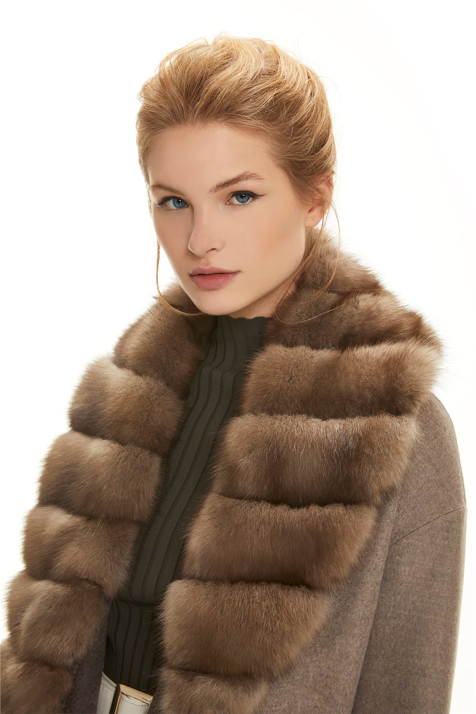 Shaky Women's Loro Piana 70% Wool 30% Cashmere Coat with Sable trimming