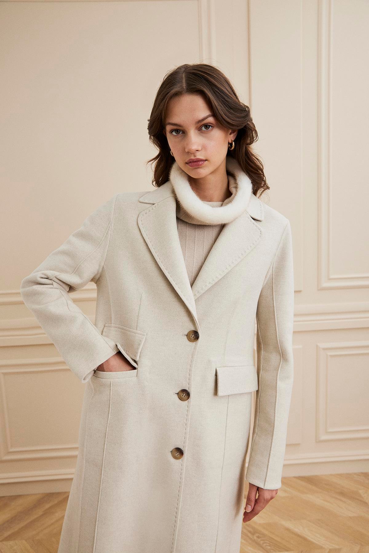 Shaky Women's Loro Piana 90% Wool 10% Cashmere Fabric Coat Beige