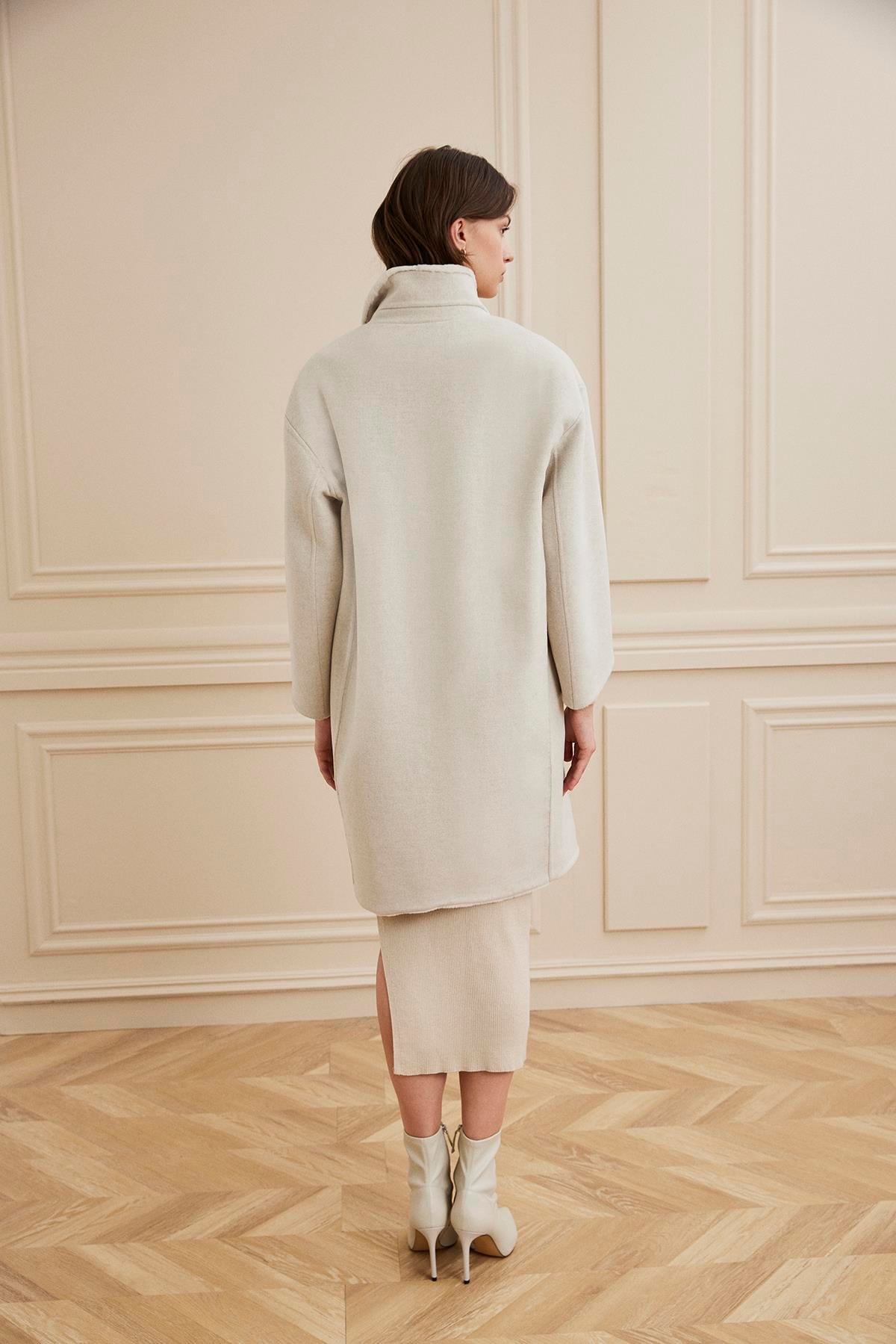 Shaky Women's Loro Piana 90% Wool 10% Cashmere Fabric Short Coat With Mink Shaved Inside Trimming Beige