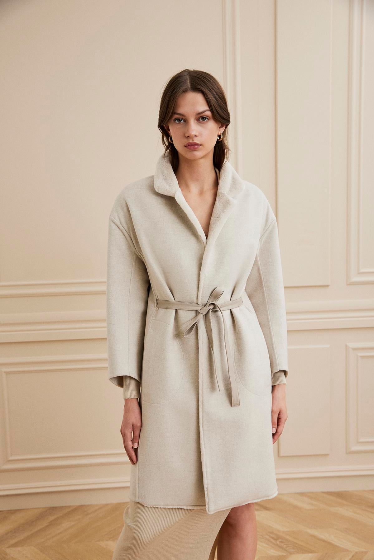 Shaky Women's Loro Piana 90% Wool 10% Cashmere Fabric Short Coat With Mink Shaved Inside Trimming Beige