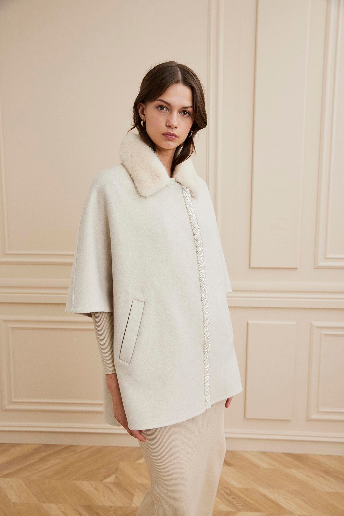 Shaky Women's Loro Piana 90% Wool 10% Cashmere Fabric Pancho With Mink Trimming Beige