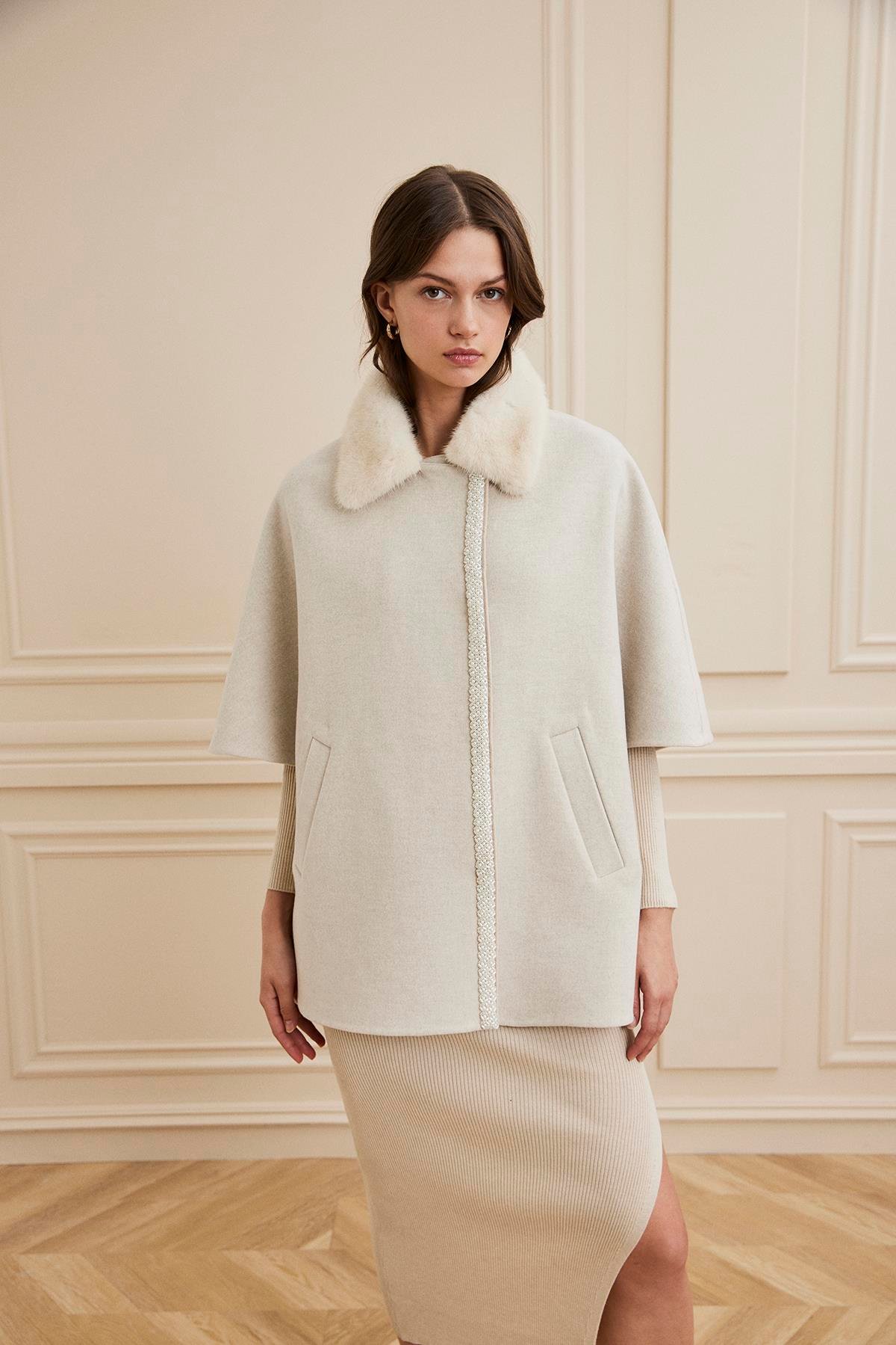 Shaky Women's Loro Piana 90% Wool 10% Cashmere Fabric Pancho With Mink Trimming Beige