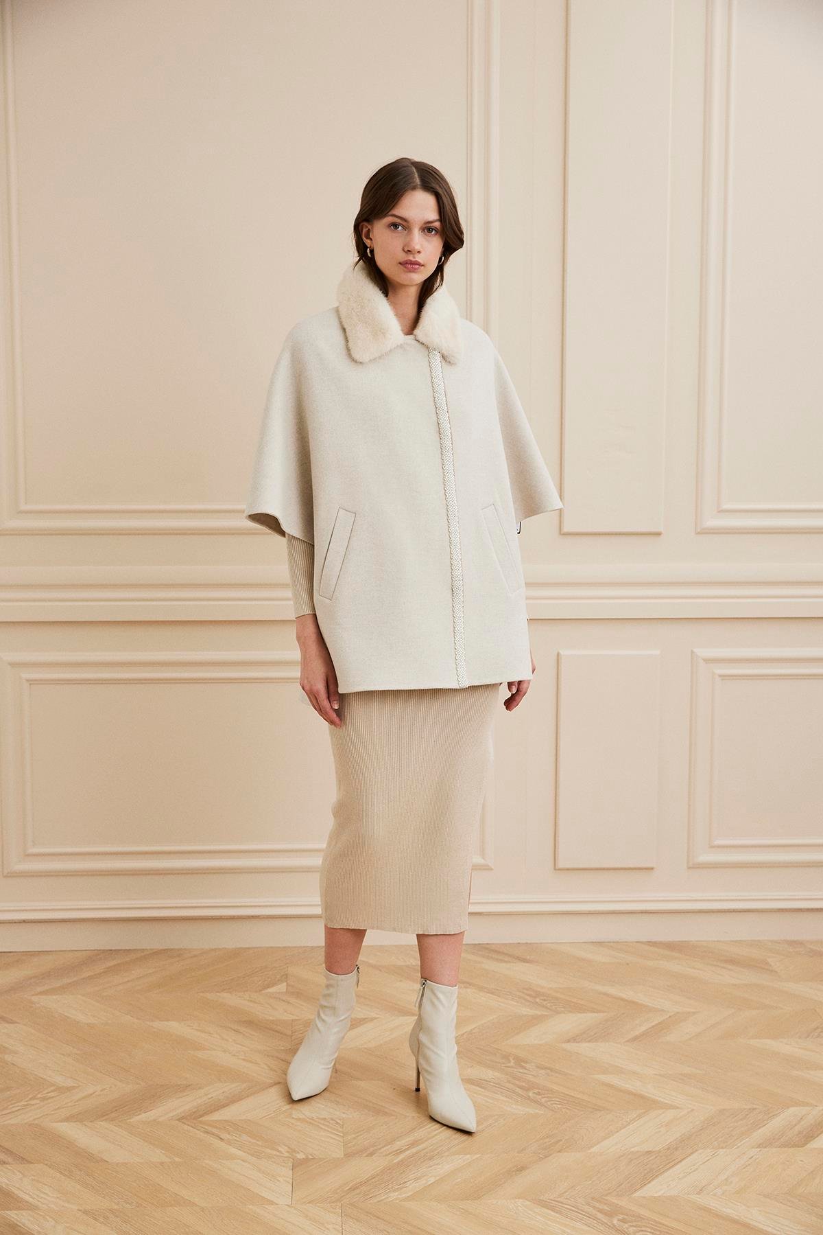 Shaky Women's Loro Piana 90% Wool 10% Cashmere Fabric Pancho With Mink Trimming Beige