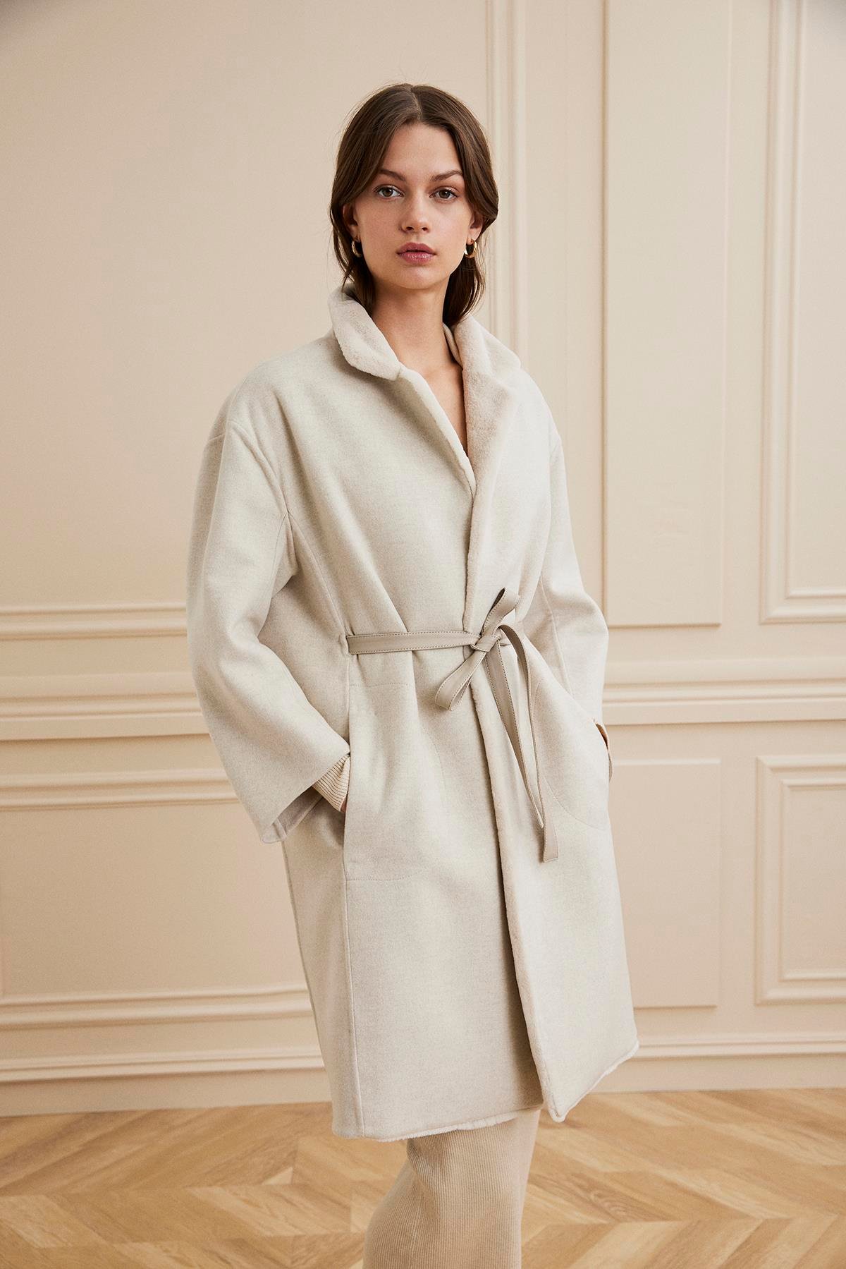Shaky Women's Loro Piana 90% Wool 10% Cashmere Fabric Short Coat With Mink Shaved Inside Trimming Beige
