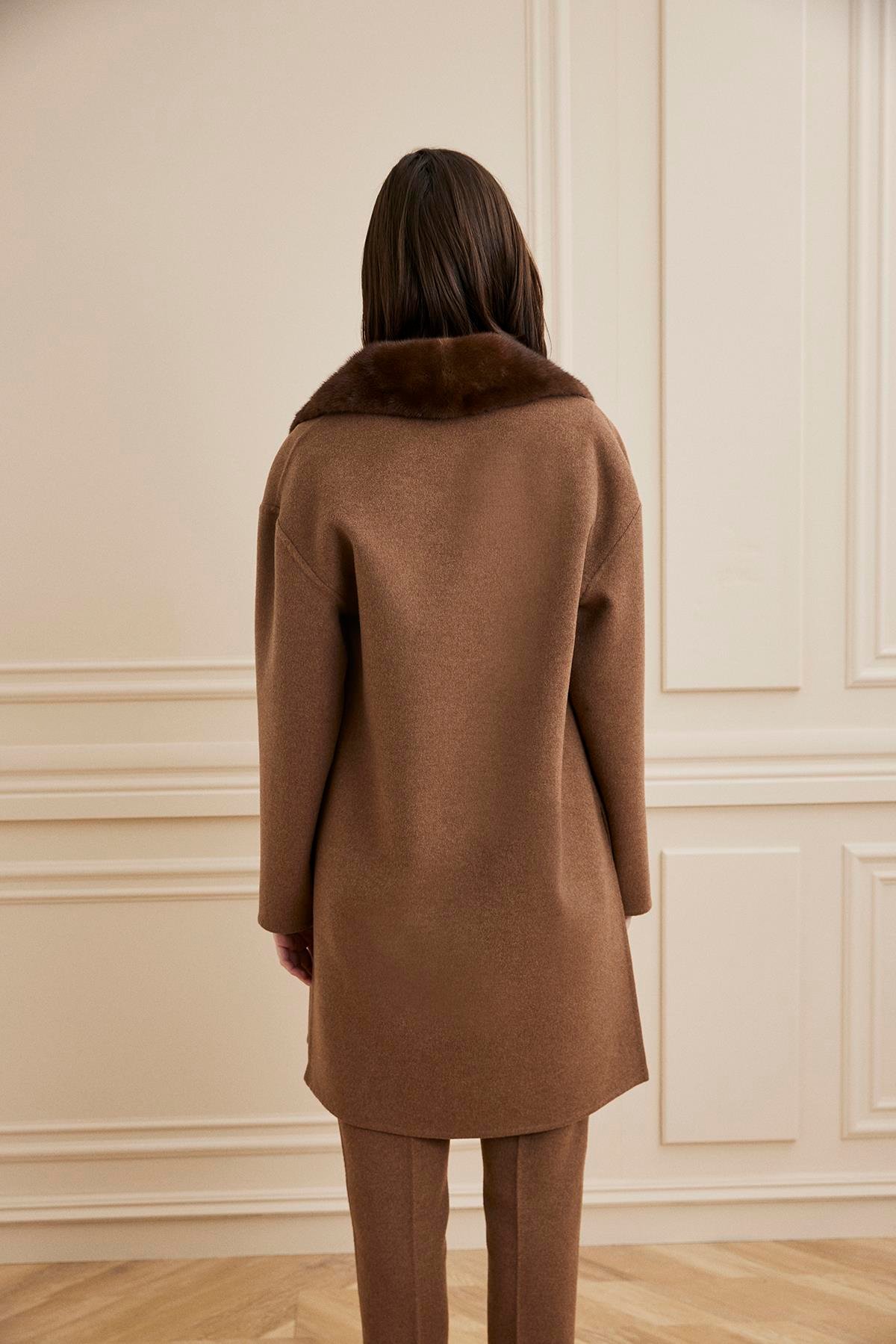 Shaky Women's Loro Piana 97% Wool 3% Cashmere Short Coat and Python Waistcoat Set Brown