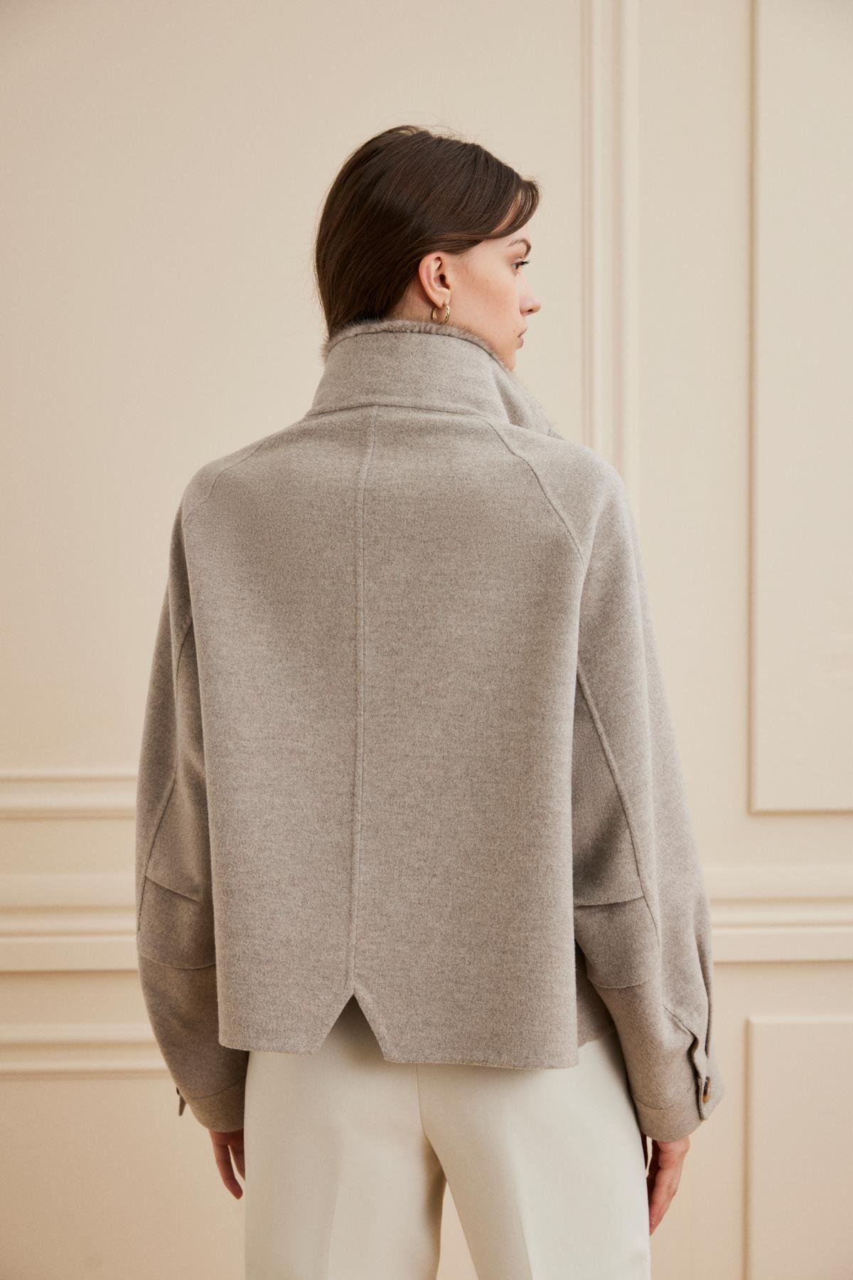 Shaky Women's Loro Piana 97% Wool 3% Cashmere Coat with Mink trimming Beige