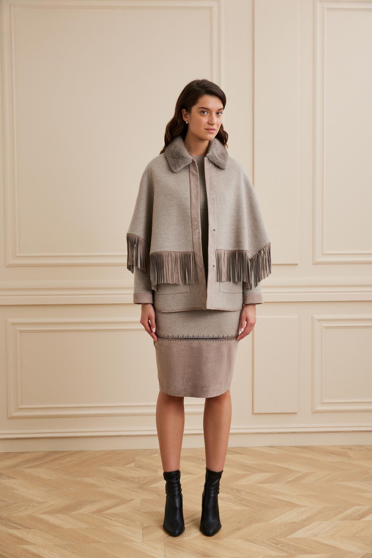 Shaky Women's Loro Piana 97% Wool 3% Cashmere Jacket with Mink Trimming Beige