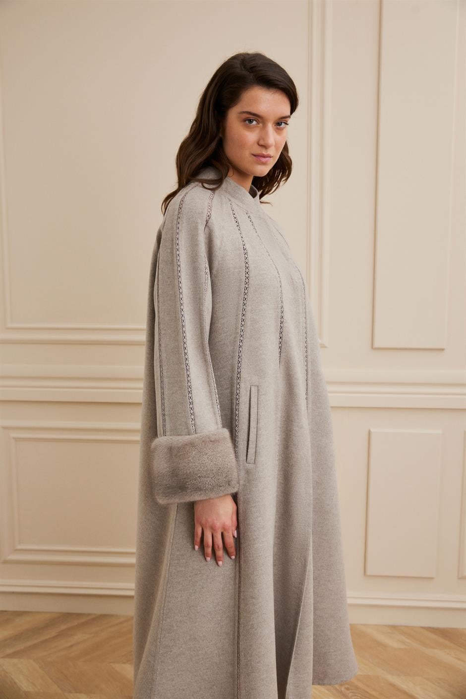Shaky Women's Loro Piana 97% Wool 3% Cashmere Coat with Mink trimming Beige