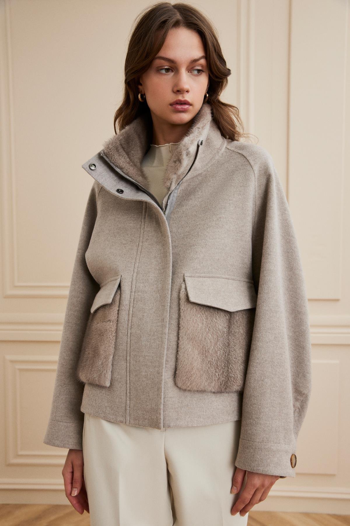 Shaky Women's Loro Piana 97% Wool 3% Cashmere Coat with Mink trimming Beige