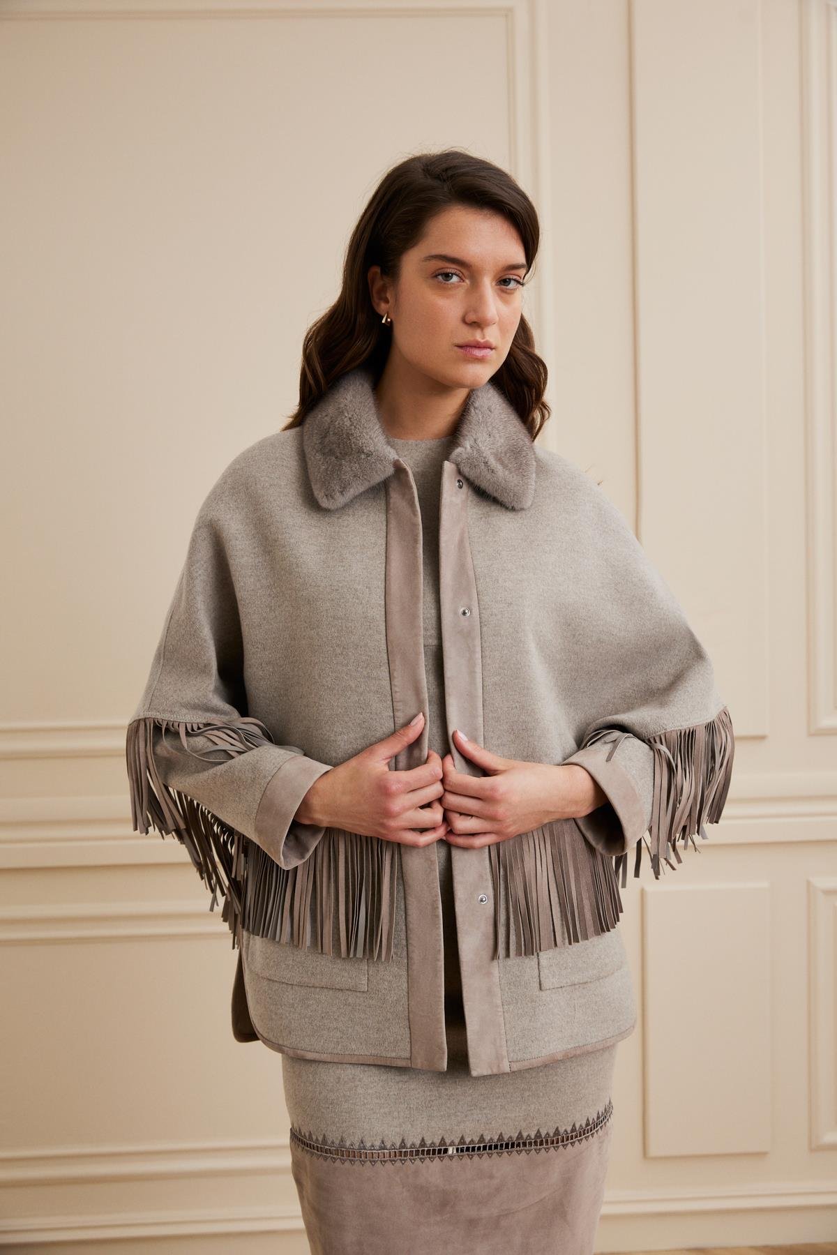 Shaky Women's Loro Piana 97% Wool 3% Cashmere Jacket with Mink Trimming Beige