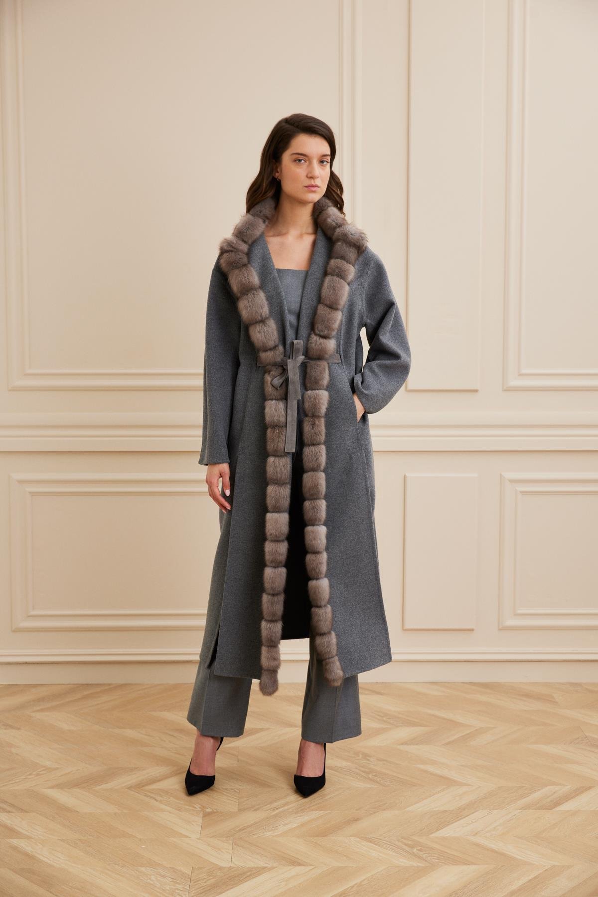 Shaky Women's Loro Piana 97% Wool 3% Cashmere Fabric Coat With Sable Trimming Dark Grey