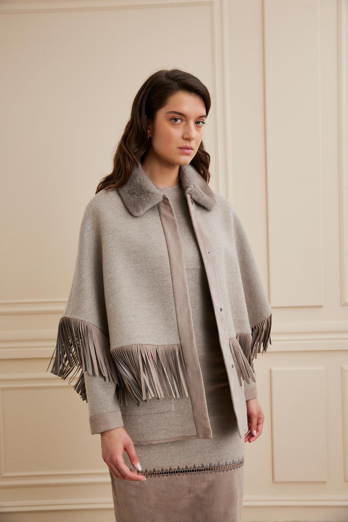 Shaky Women's Loro Piana 97% Wool 3% Cashmere Jacket with Mink Trimming Beige