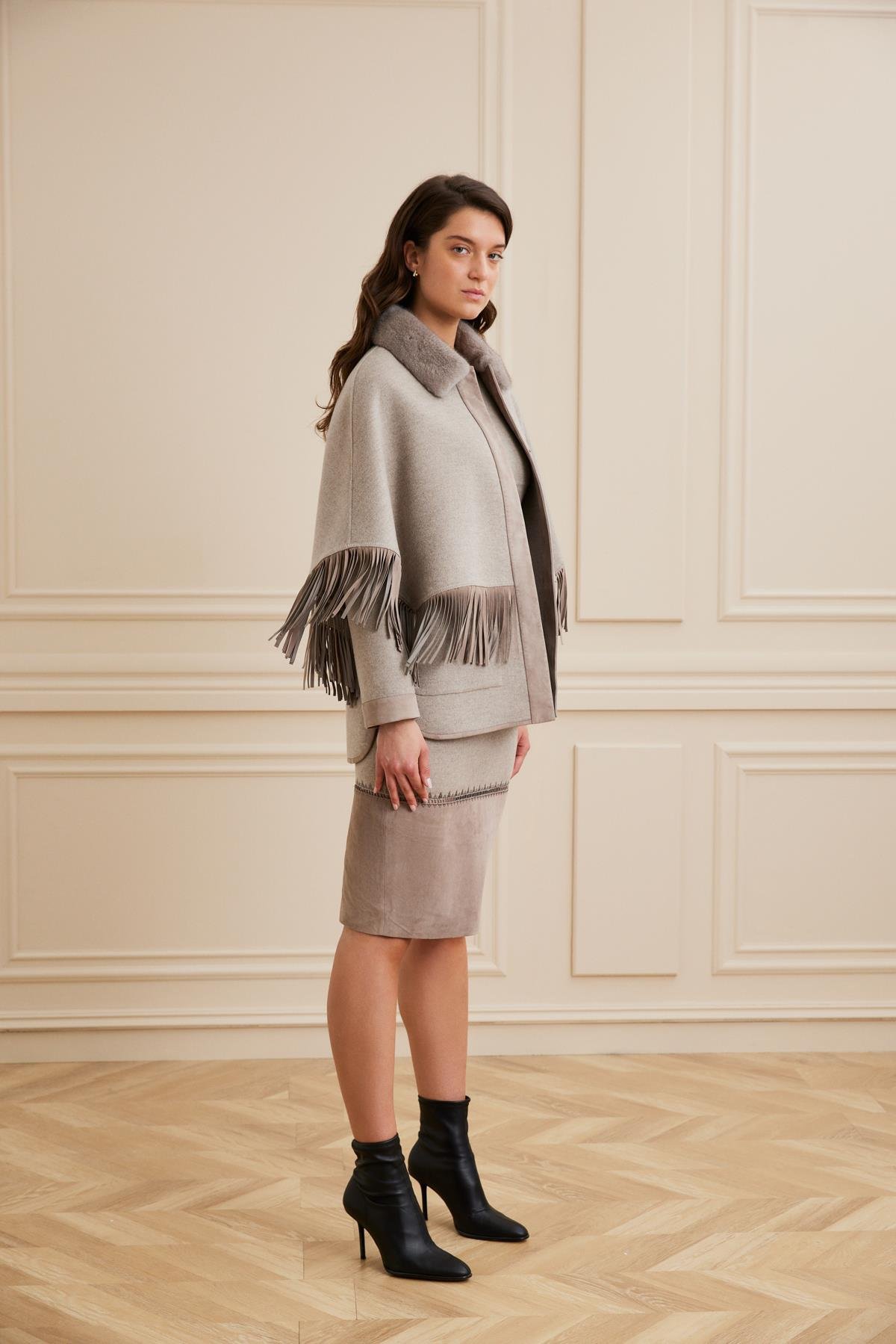 Shaky Women's Loro Piana 97% Wool 3% Cashmere Jacket with Mink Trimming Beige