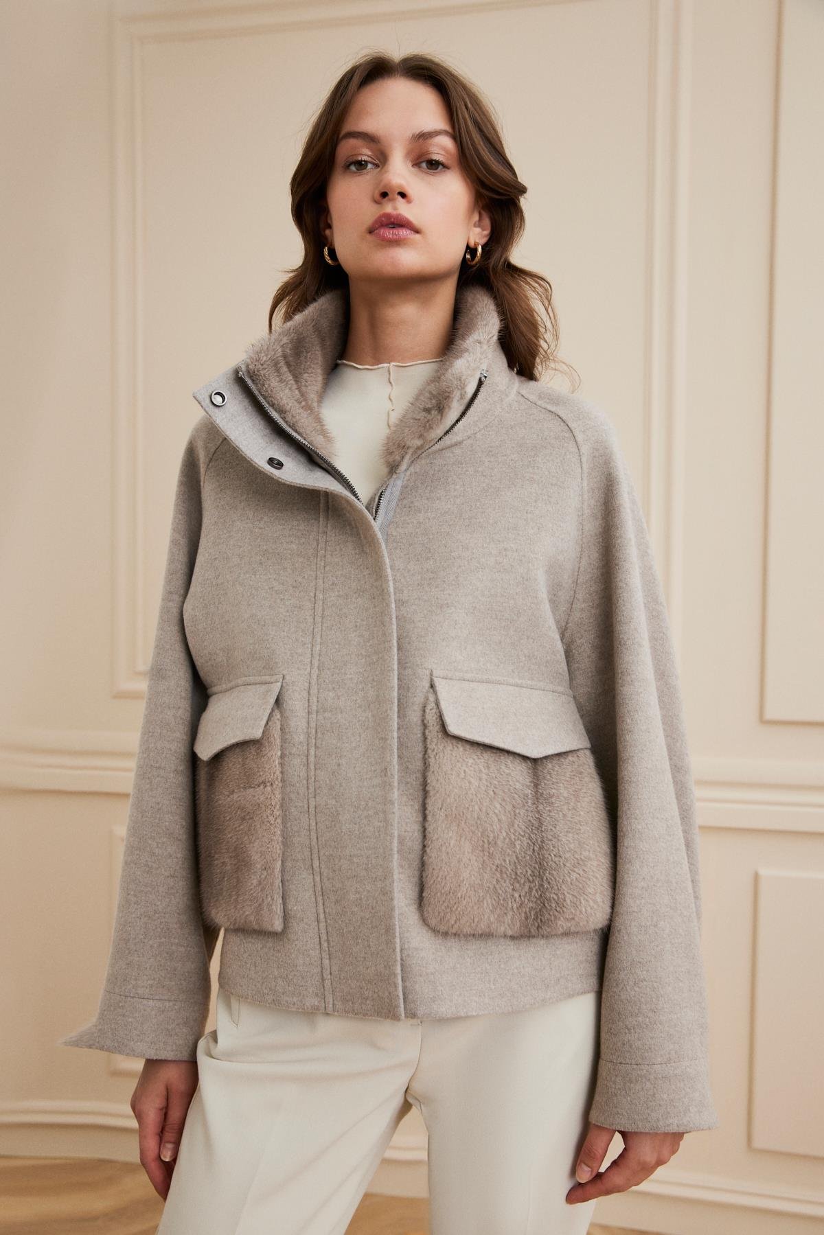 Shaky Women's Loro Piana 97% Wool 3% Cashmere Coat with Mink trimming Beige