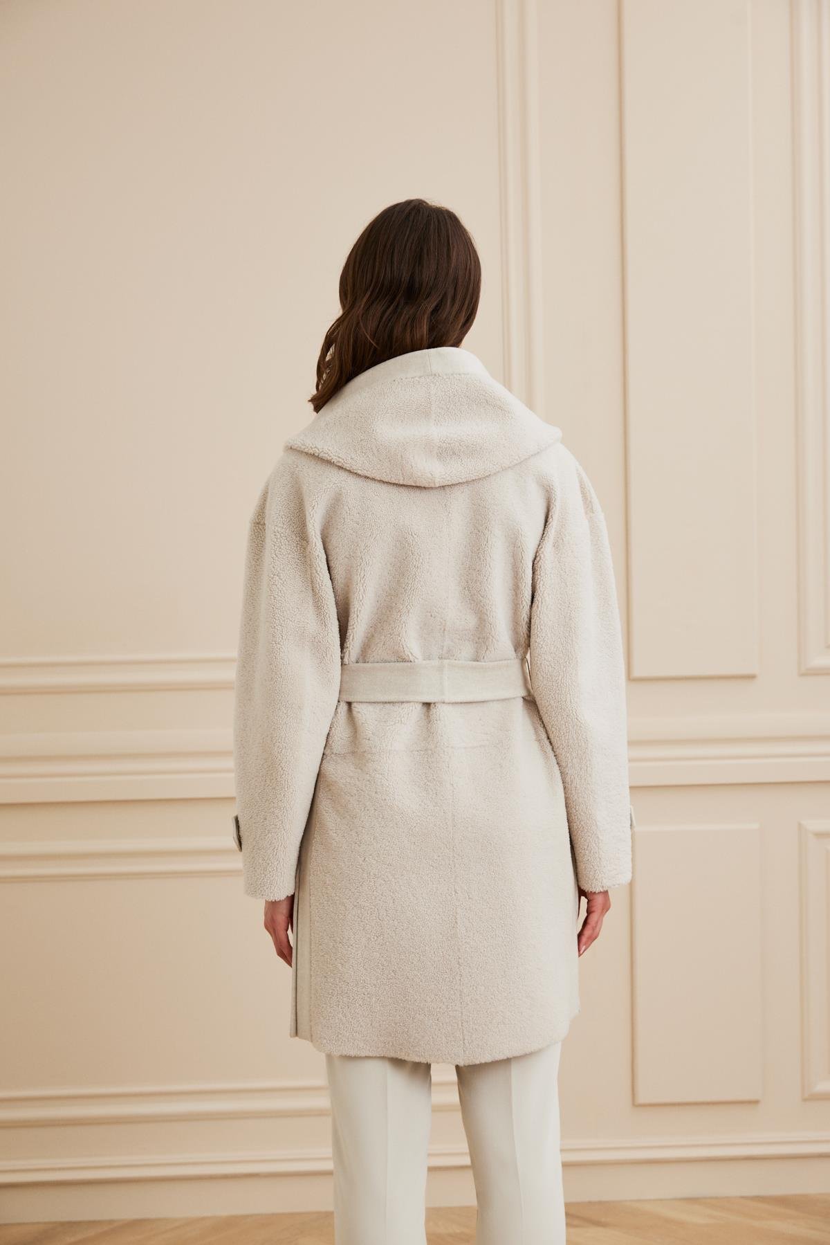 Shaky Women's Shearling Short Coat With Loro Piana 90% Wool 10% Cashmere Fabric Trimming Beige