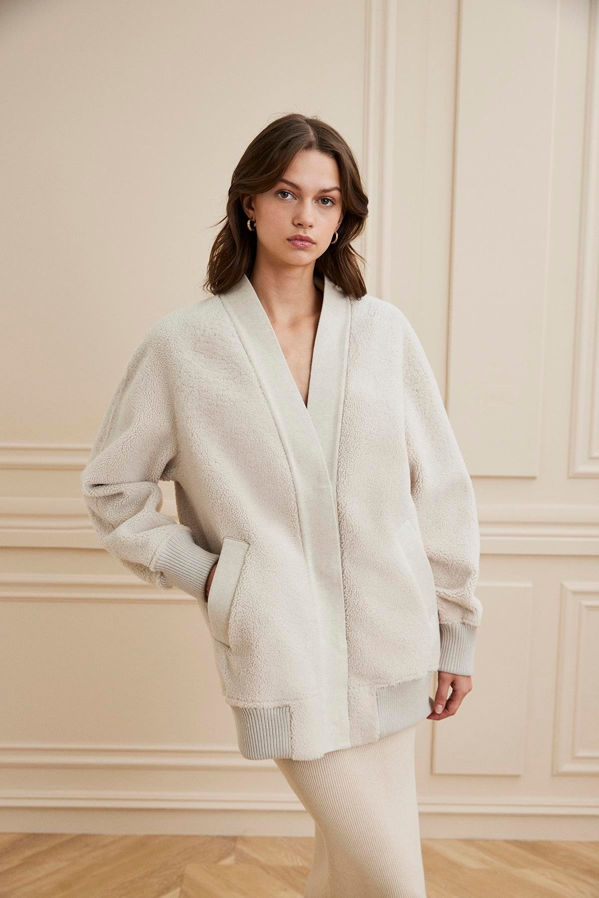 Shaky Women's Shearling Short Coat With Loro Piana 90% Wool 10% Cashmere Fabric and Knitted Trimming Beige