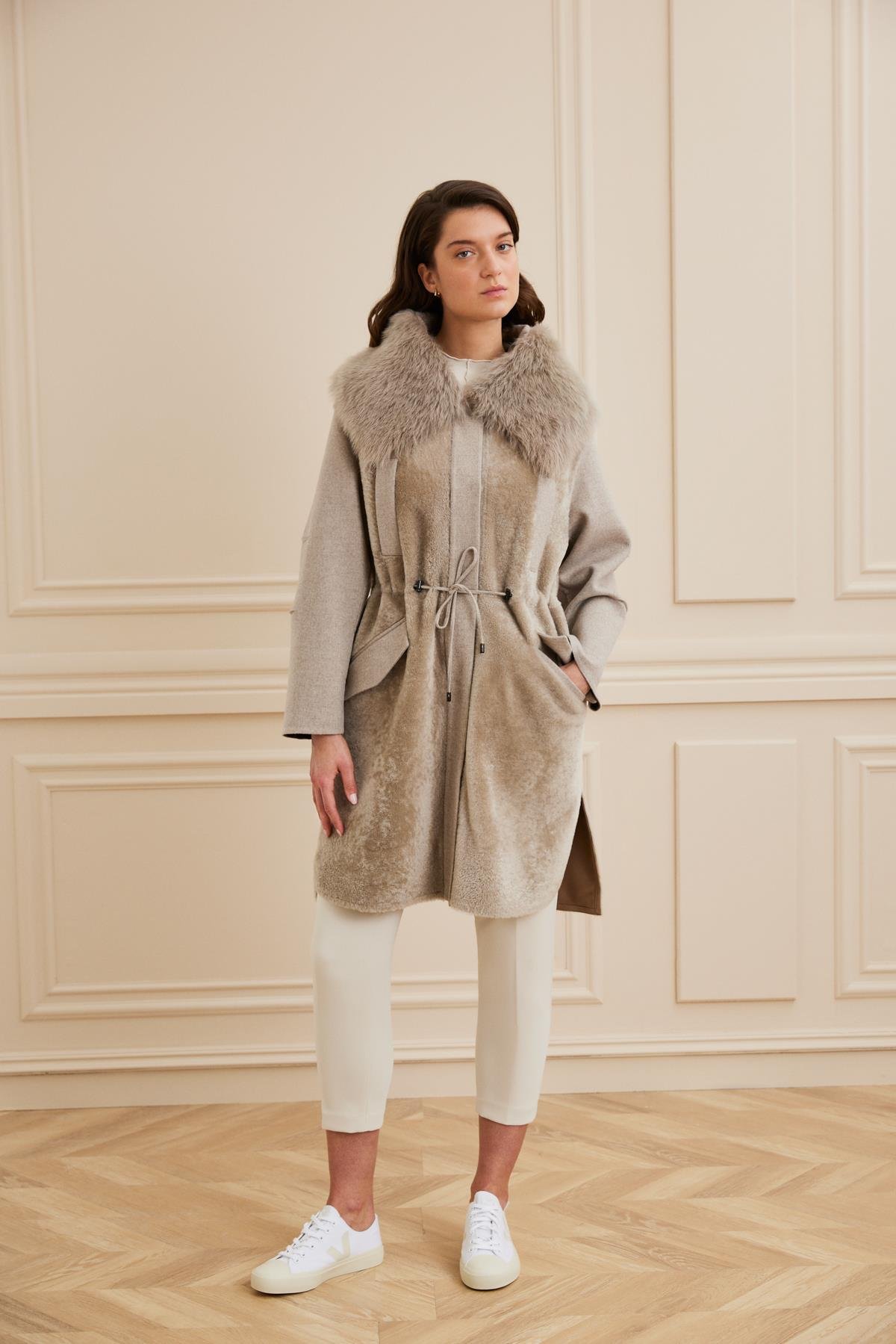 Shaky Women's Shearling Short Coat With Loro Piana 93% Wool 7% Cashmere Fabric Trimming Dirtmid Taupe