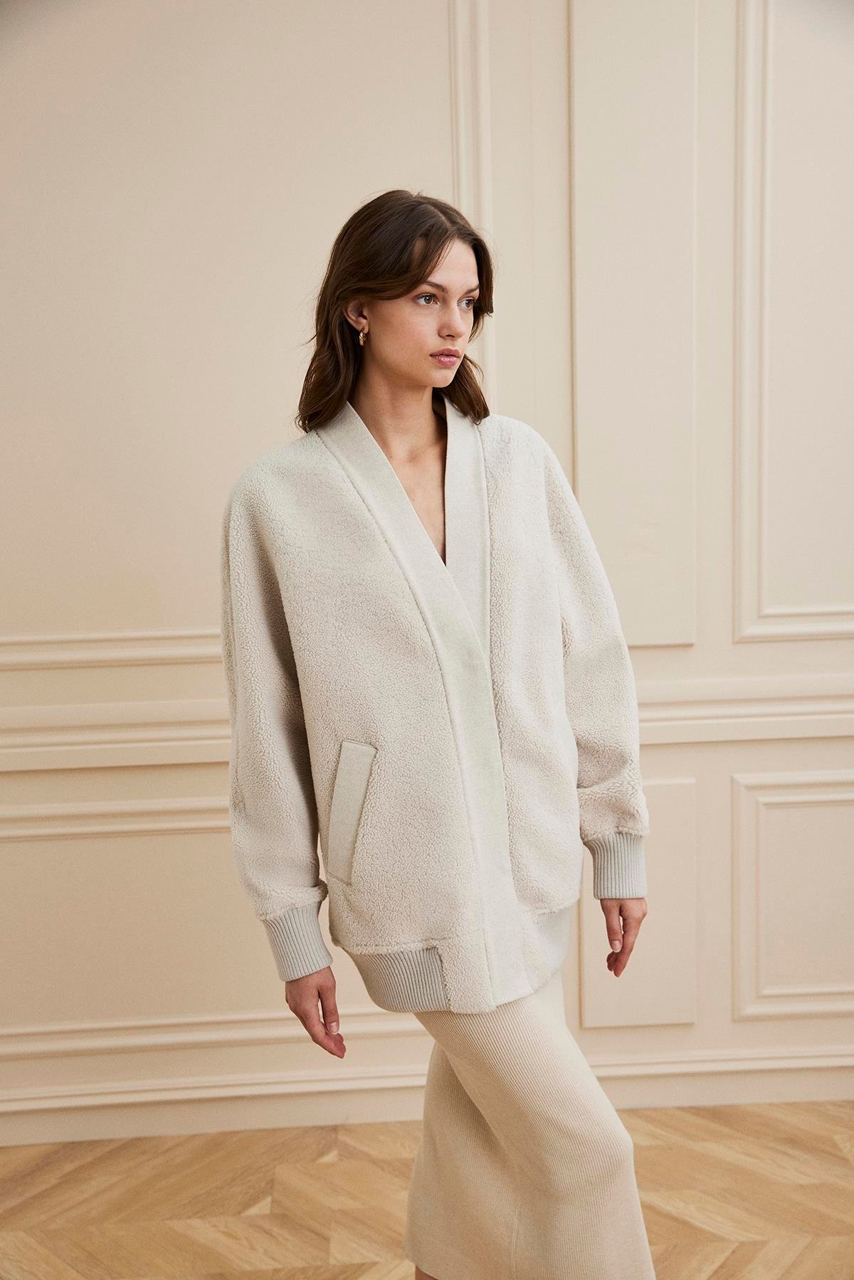 Shaky Women's Shearling Short Coat With Loro Piana 90% Wool 10% Cashmere Fabric and Knitted Trimming Beige