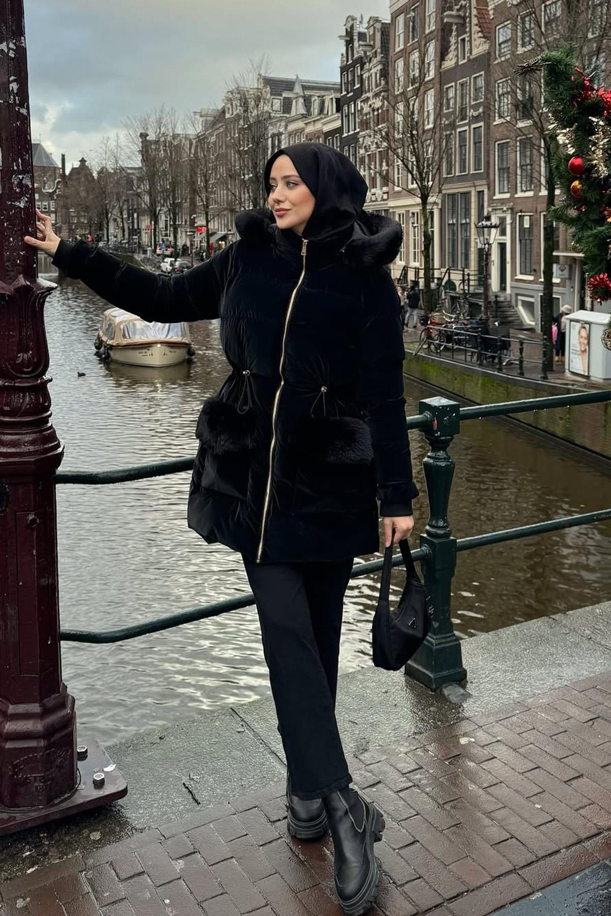 Flora Fermuarlı Kürk Detaylı Şişme Mont SİYAH