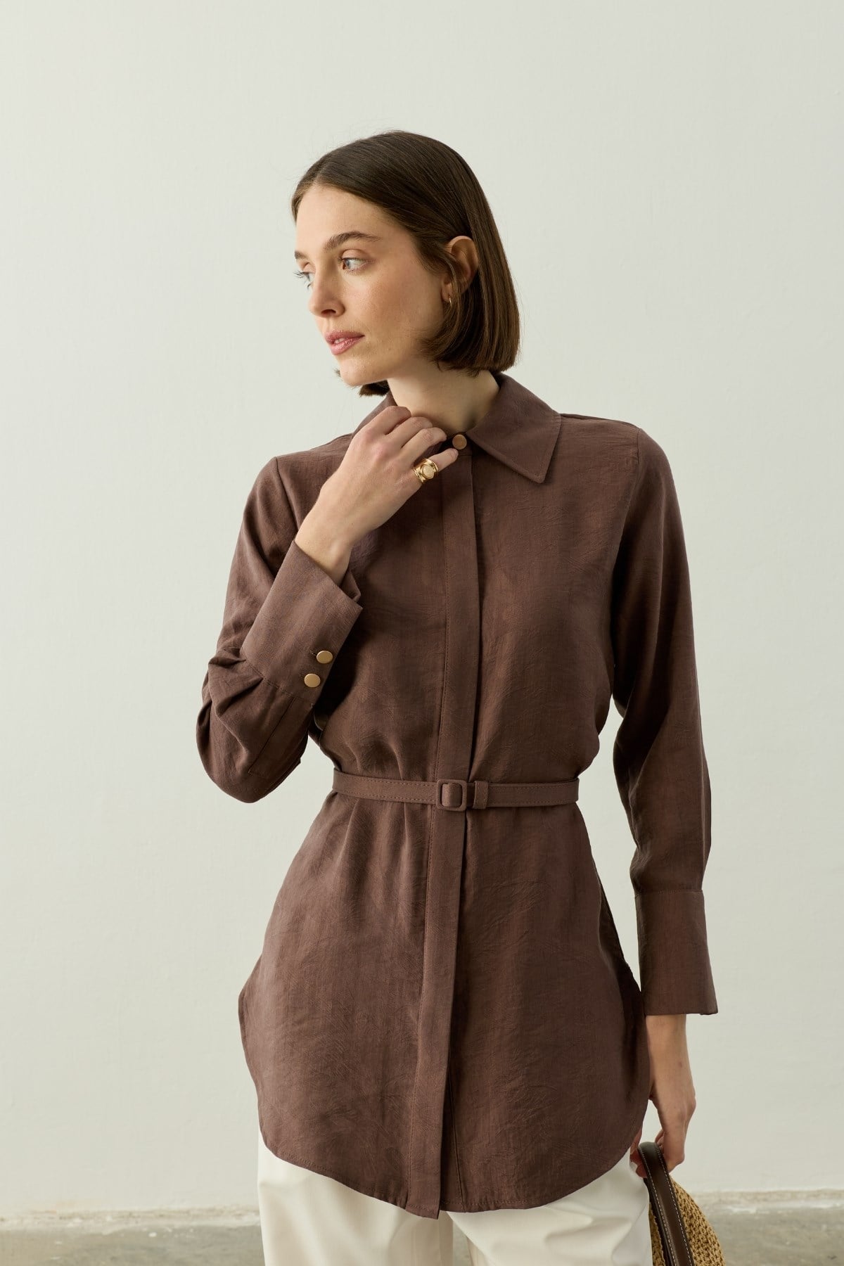 Tencel Jakarlı Düğmeli Basic Gömlek KAHVERENGİ