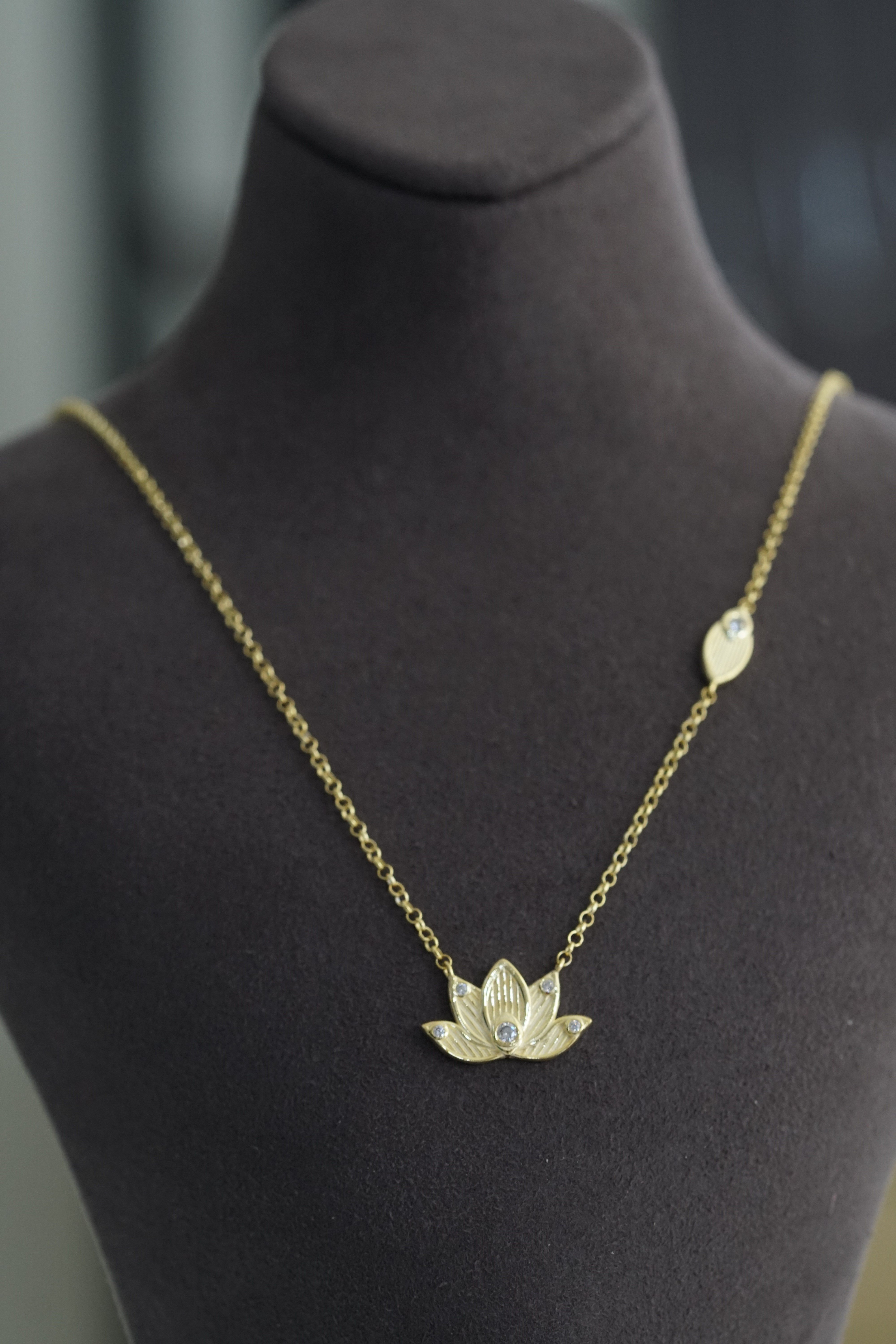 Lotus Kolye